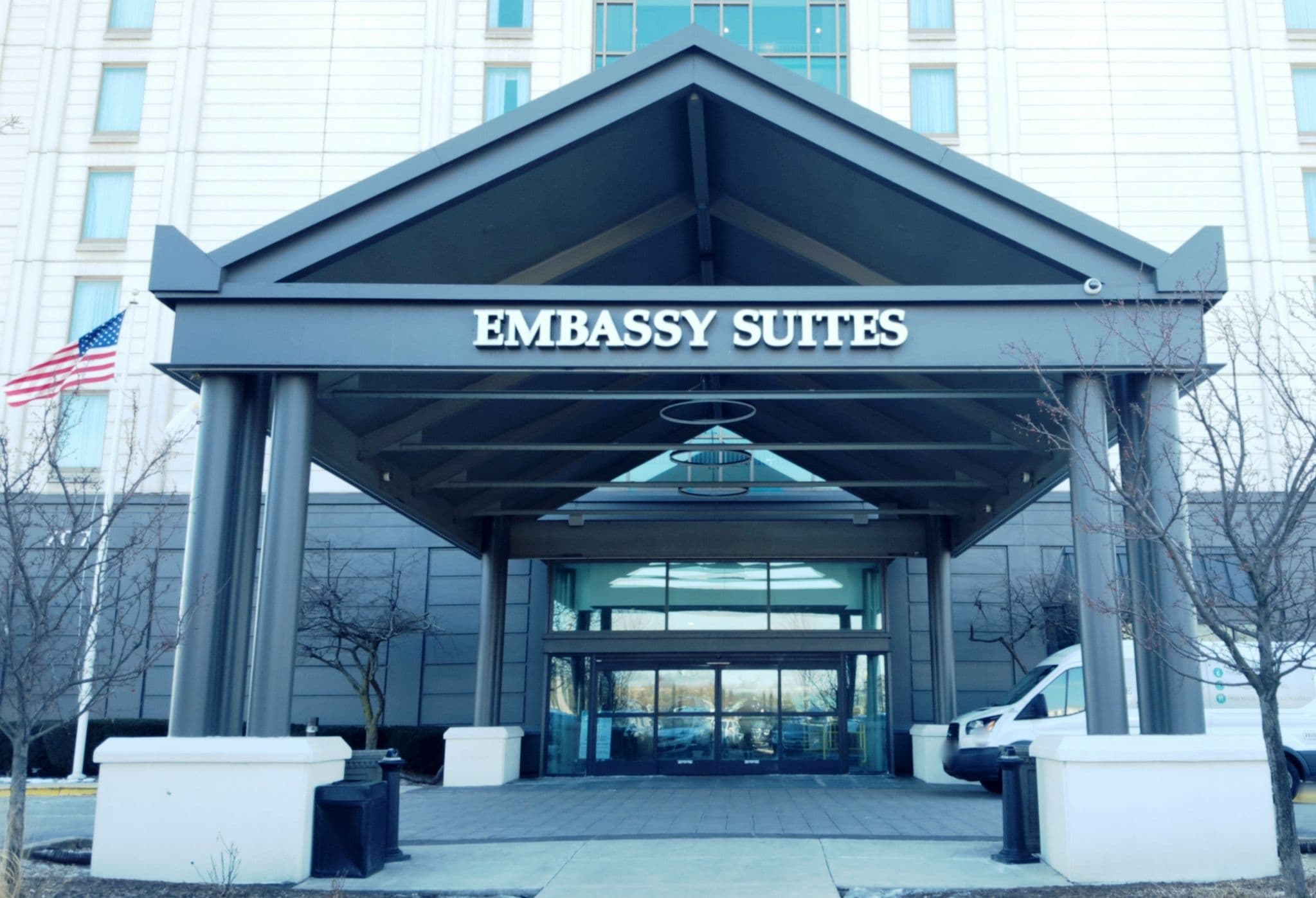Street view near 4th Floor Embassy Suites, Oakbrook Terrace — © jdd (CC BY-SA · Mapillary)