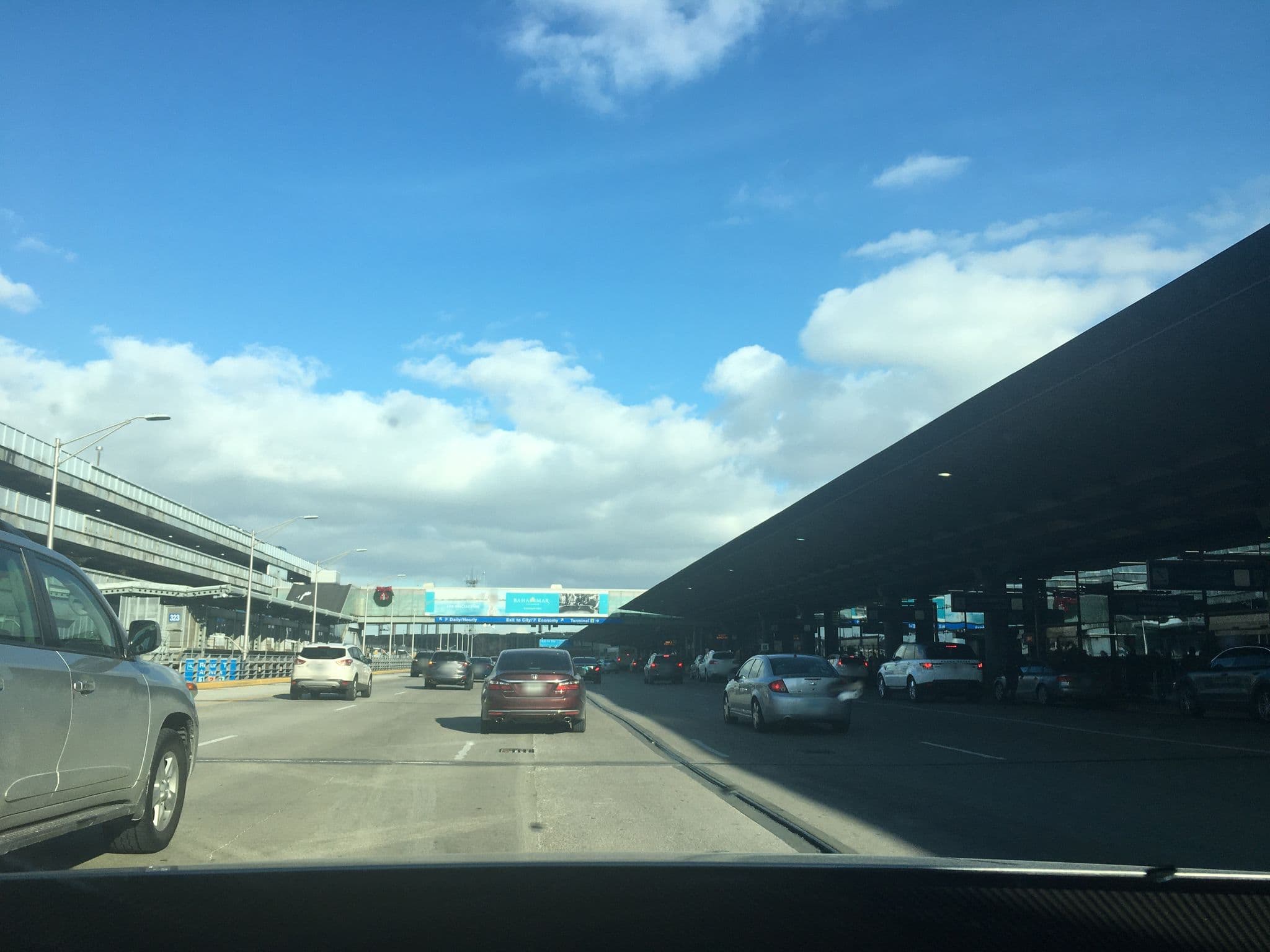 Street view near Doubletree Tarrytown, Schiller Park — © juvie96 (CC BY-SA · Mapillary)