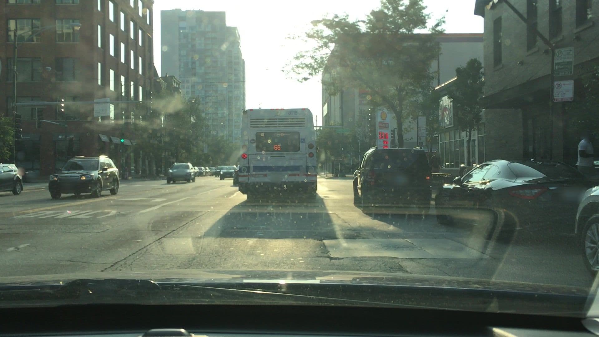 Street view near Kensington Hotel, Near North Side — © lvl5 (CC BY-SA · Mapillary)