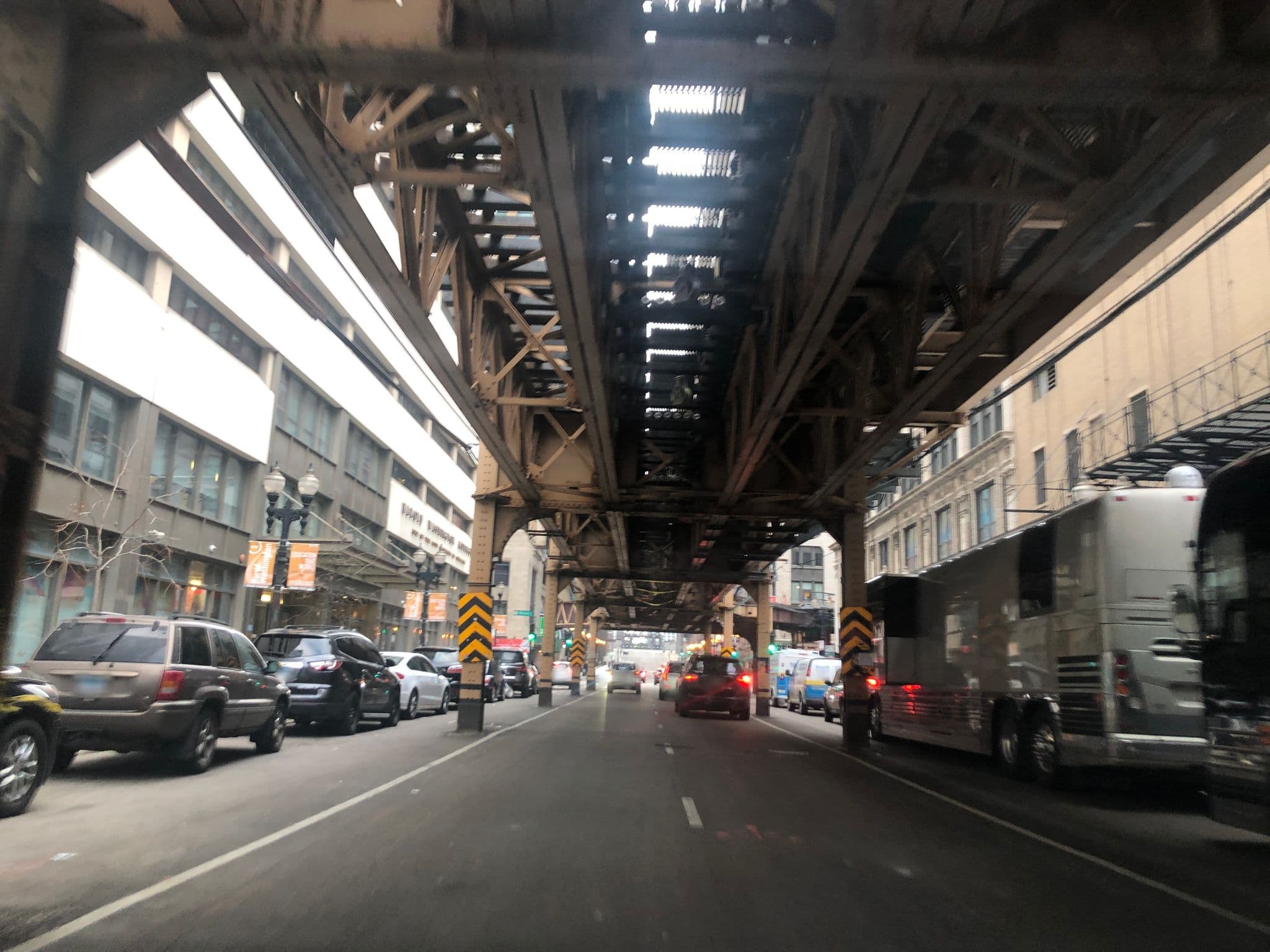 Street view near Hilton HHonors Social Treasure Hunt, Chicago Loop — © glendachagas (CC BY-SA · Mapillary)