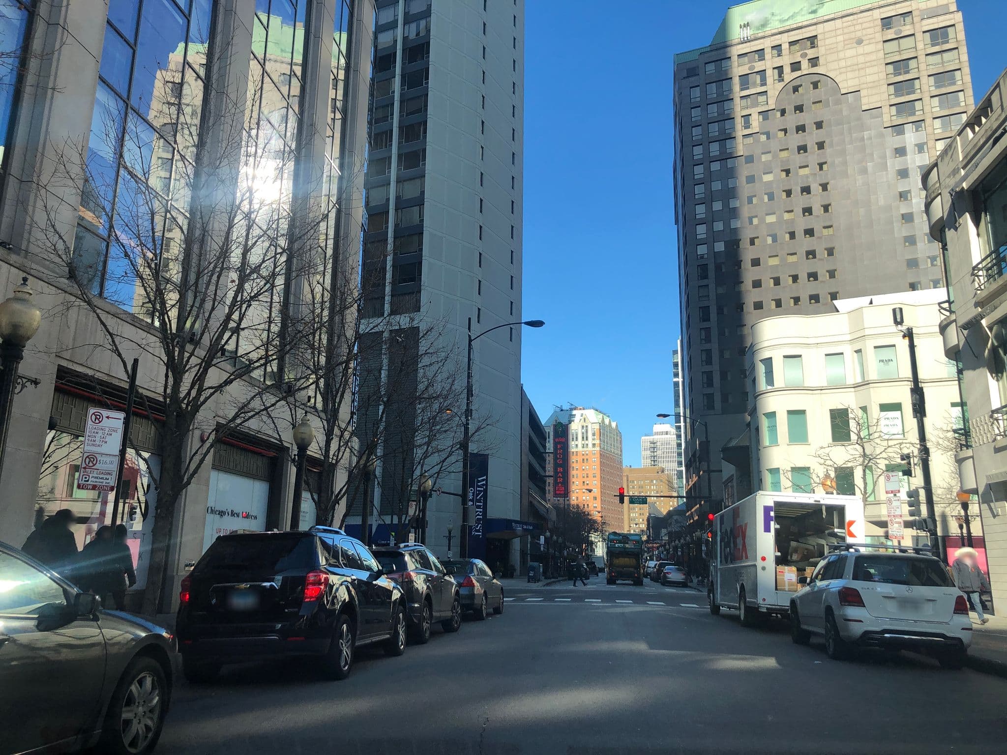 Street view near Tolbatt Hotel, Near North Side — © glendachagas (CC BY-SA · Mapillary)