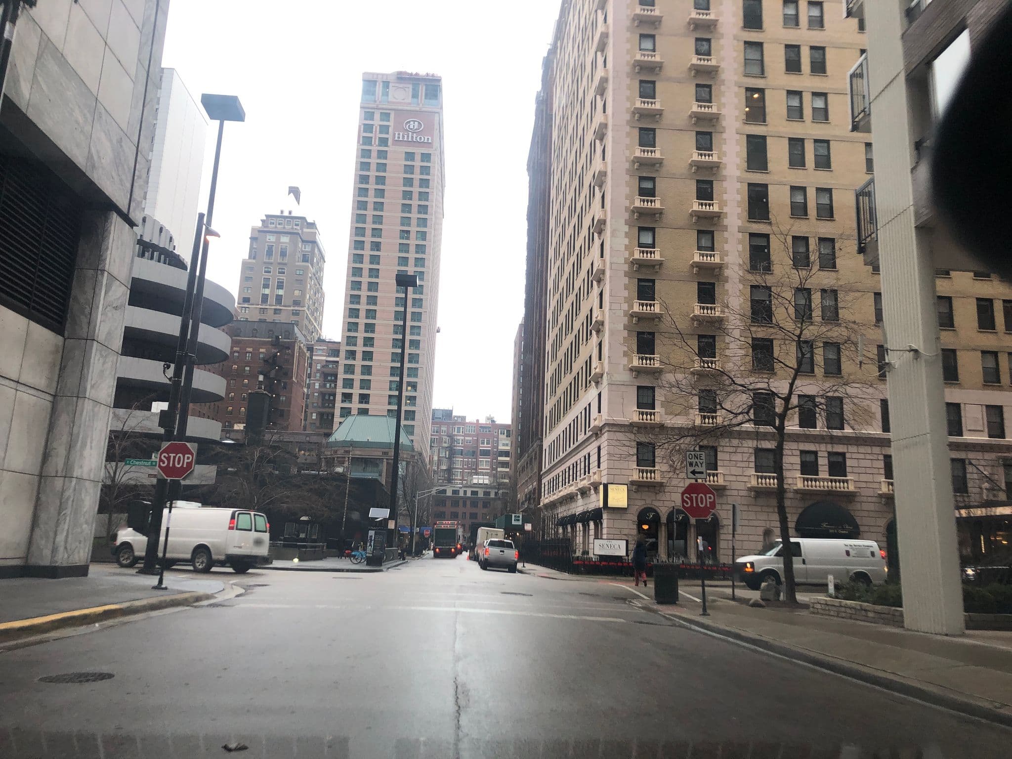 Street view near The Seneca Hotel & Suites, Near North Side — © glendachagas (CC BY-SA · Mapillary)
