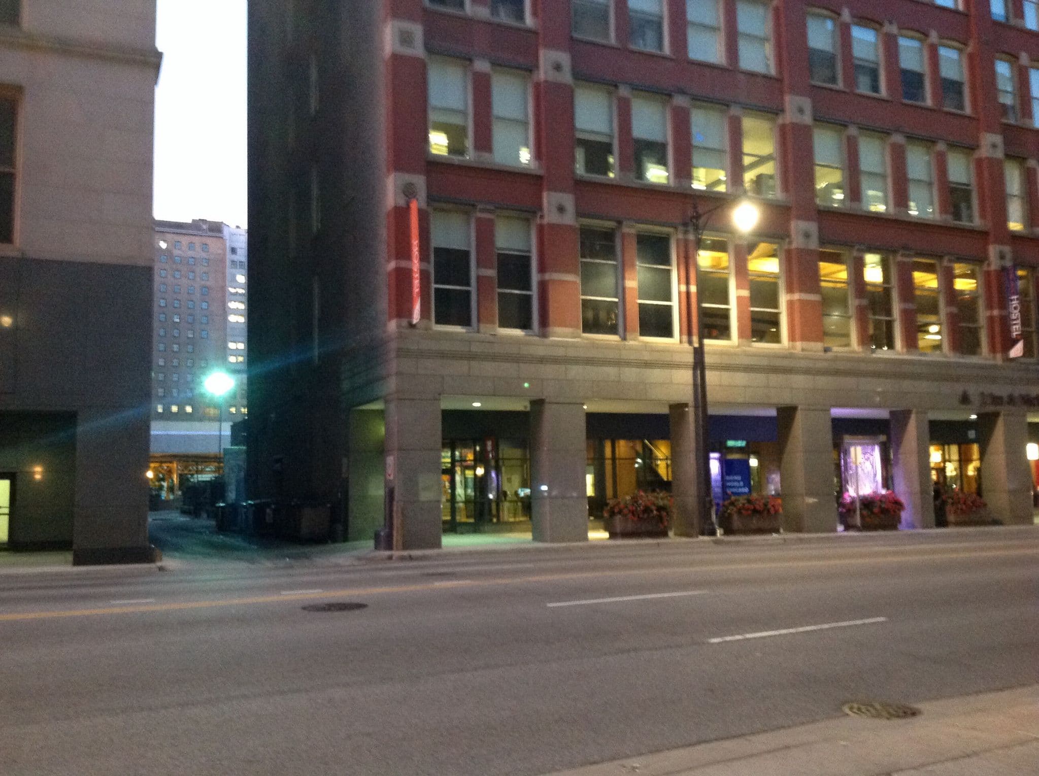 Street view near Hostelling International Chicago, Chicago Loop — © cocusnucifera (CC BY-SA · Mapillary)