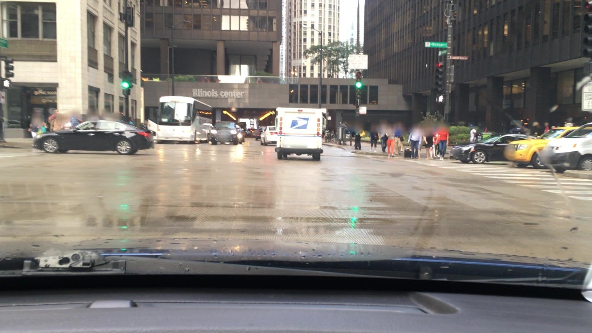 Street view near CitizenM Hotel, Chicago Loop — © lvl5 (CC BY-SA · Mapillary)