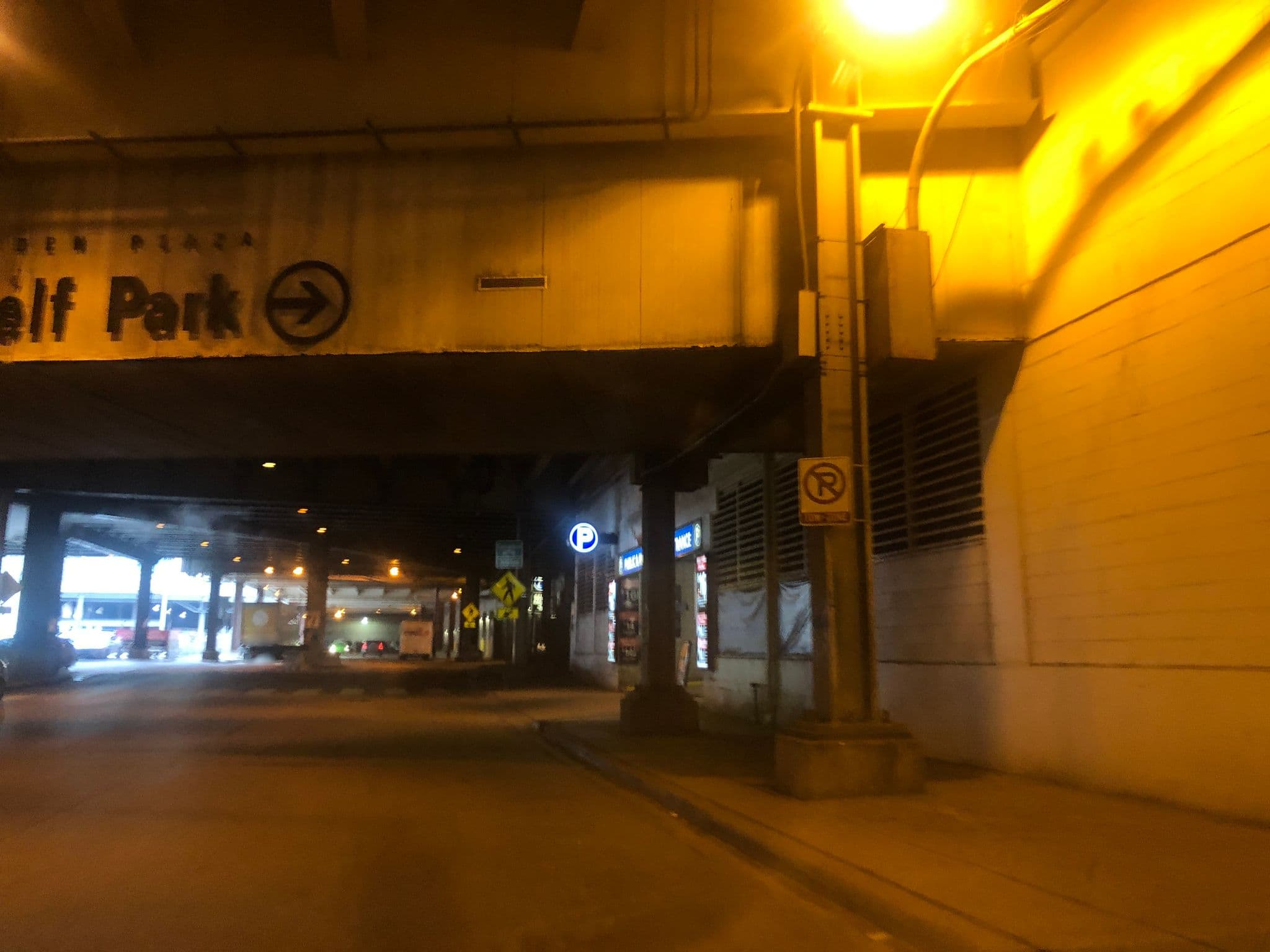 Street view near Loews Chicago Fitness Center, Chicago Loop — © glendachagas (CC BY-SA · Mapillary)
