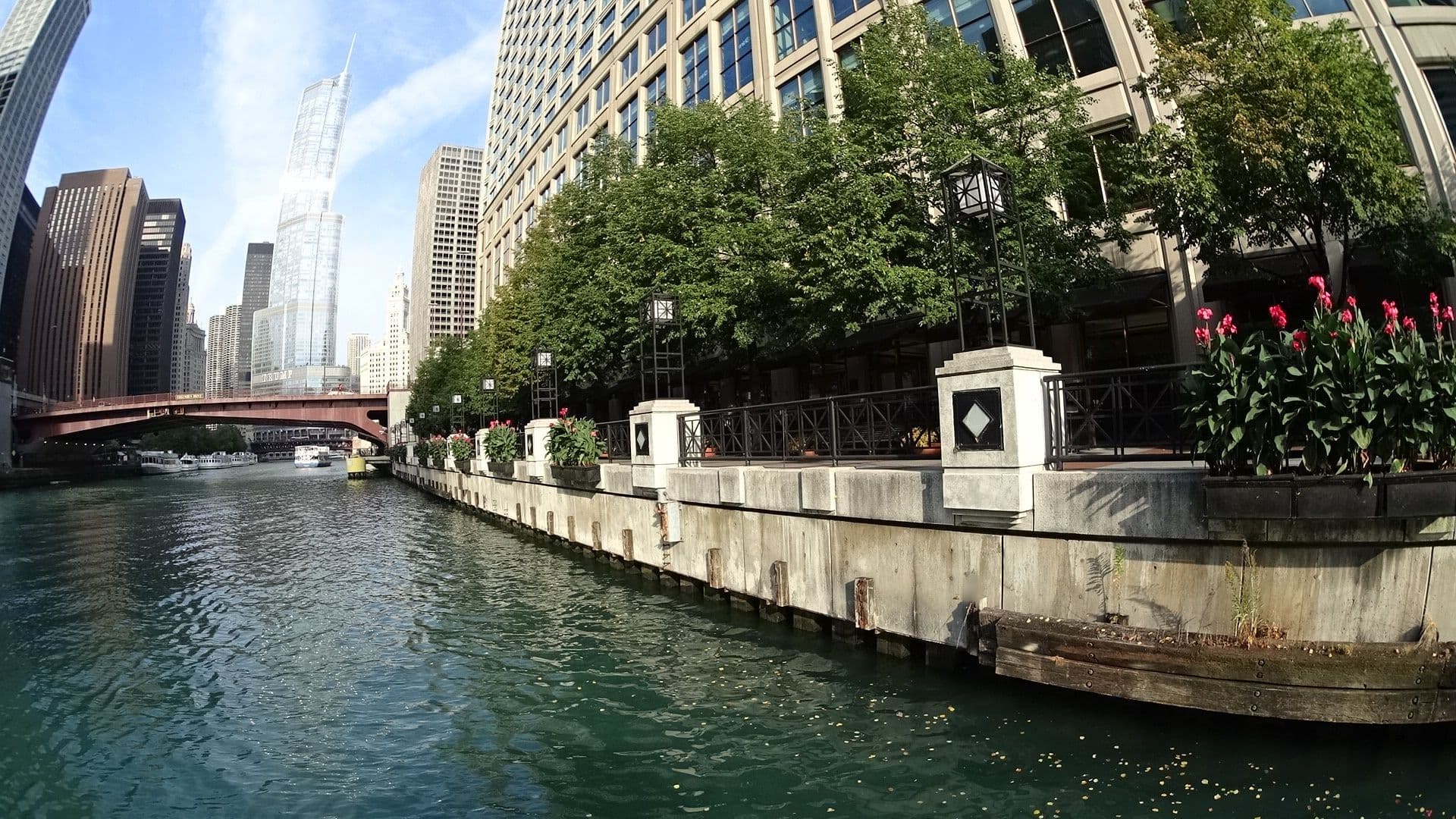 Street view near Sheraton Grand Swimming Pool & Sauna, Chicago Loop — © cookry (CC BY-SA · Mapillary)