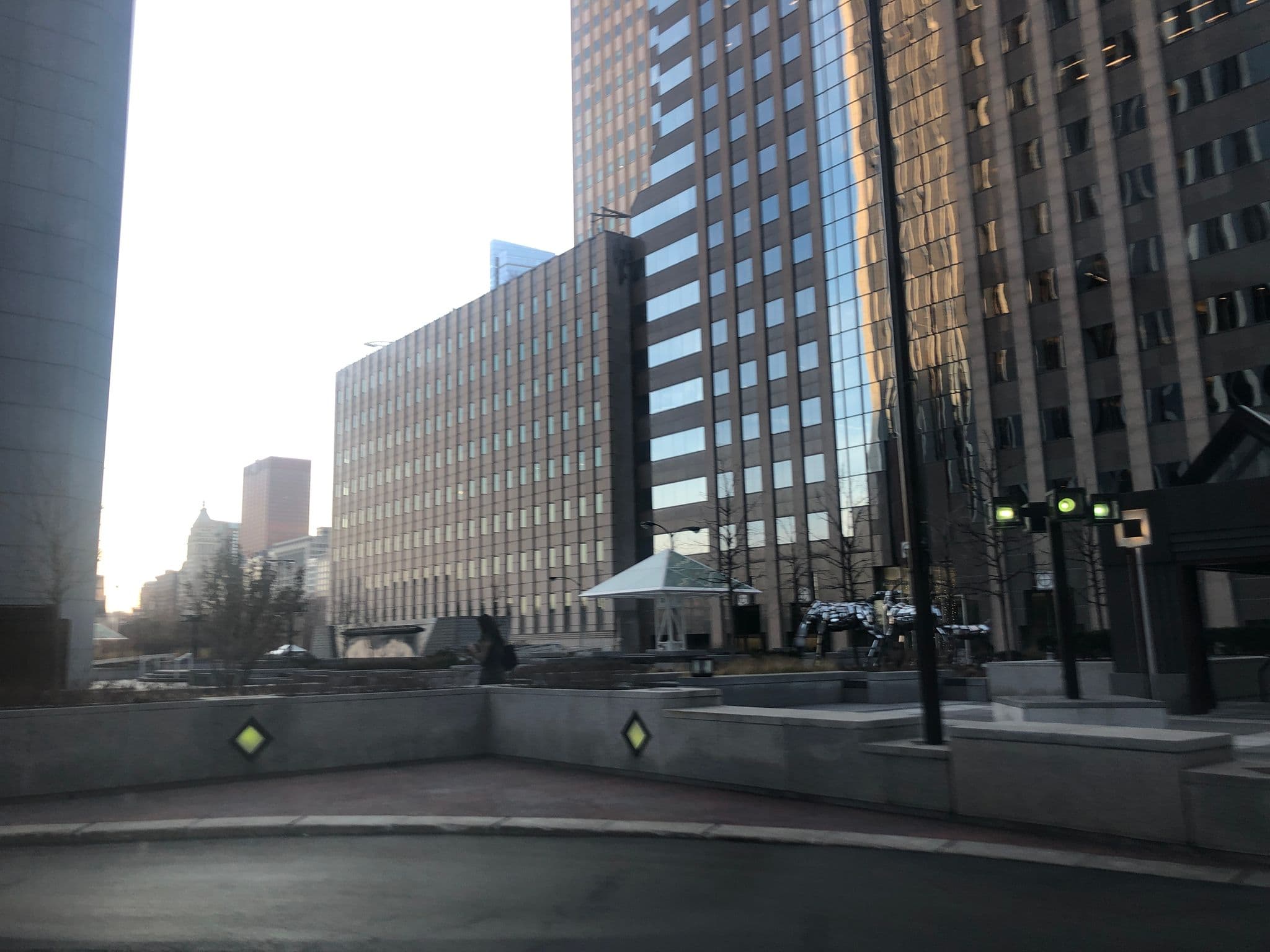 Street view near Hotel Yang, Chicago Loop — © glendachagas (CC BY-SA · Mapillary)