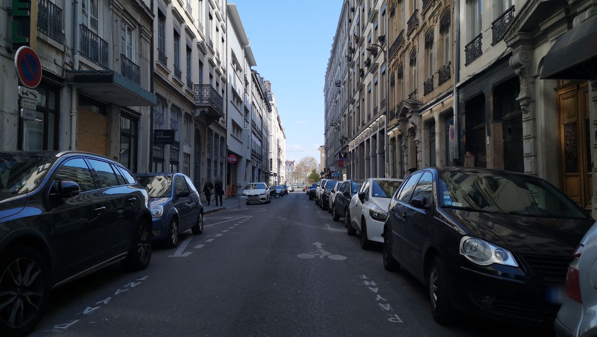 Street view near Hôtel du Dauphiné, Lyon 02 — © blueberry (CC BY-SA · Mapillary)