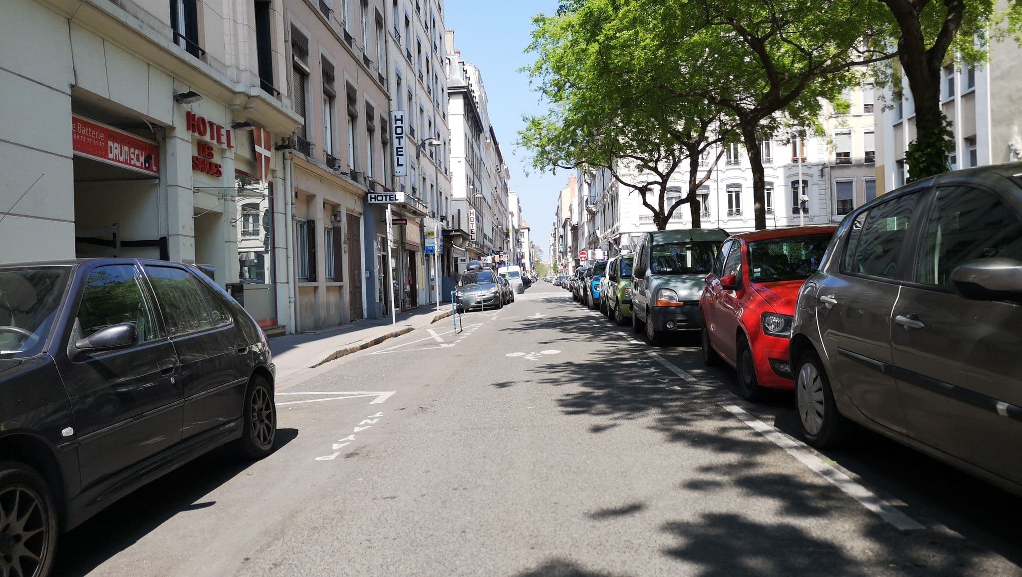 Street view near Hôtel des Savoies, Lyon 02 — © blueberry (CC BY-SA · Mapillary)