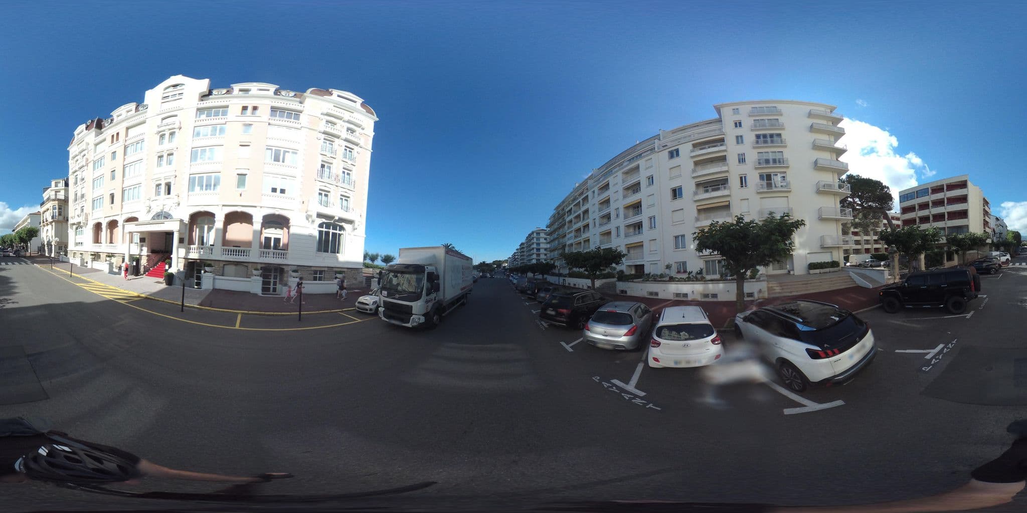 Street view near L'Océan, Saint-Jean-de-Luz — © geovelo (CC BY-SA · Mapillary)