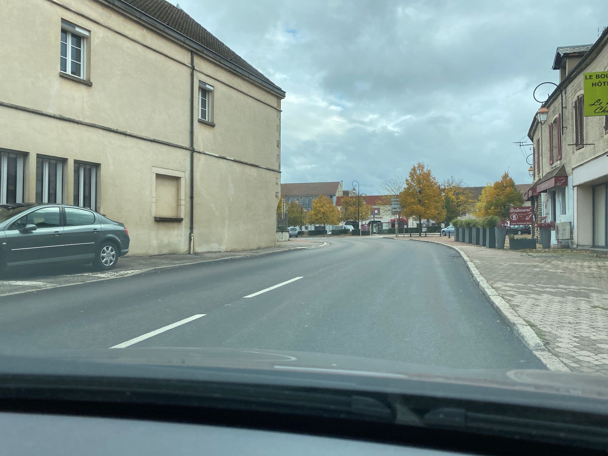 Street view near Hôtel de Bourgogne, Saulieu — © Pierre_mlt (CC BY-SA · Mapillary)