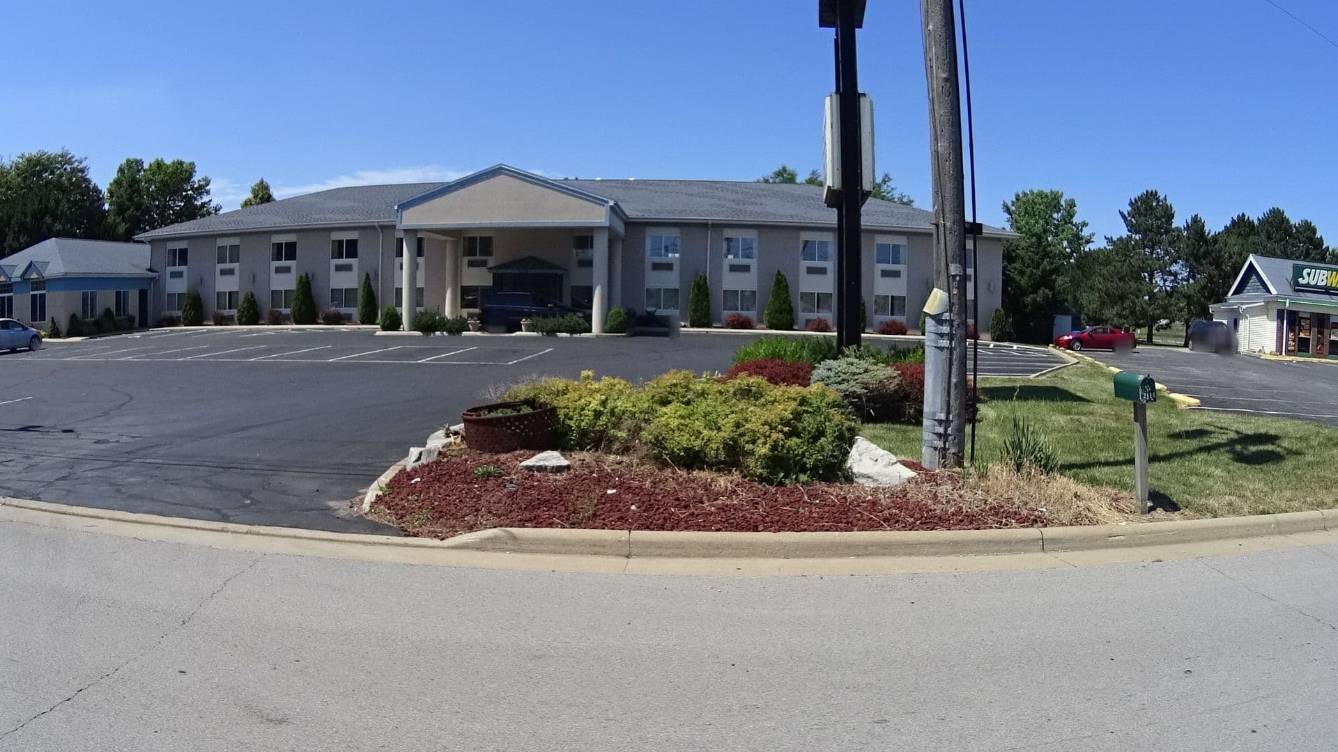 Street view near Quality Inn, Sandusky — © mwroblewski (CC BY-SA · Mapillary)