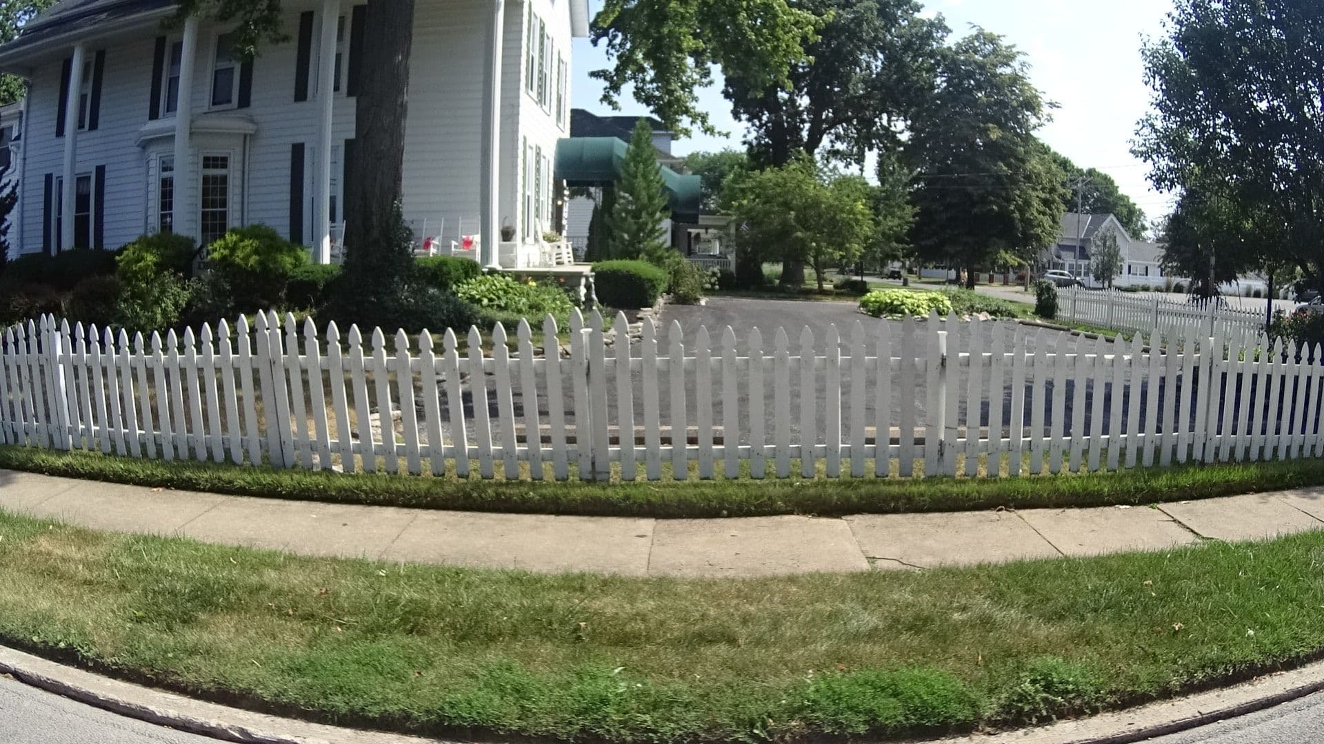 Street view near Captain Montague's Bed & Breakfast, Sandusky — © mwroblewski (CC BY-SA · Mapillary)