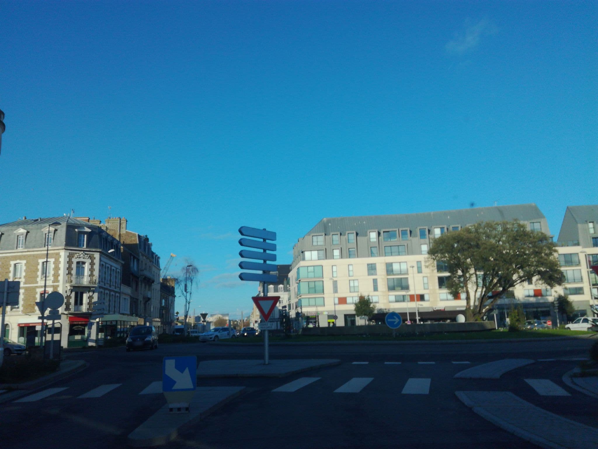 Street view near La Marinière, Saint-Malo — © kriom (CC BY-SA · Mapillary)