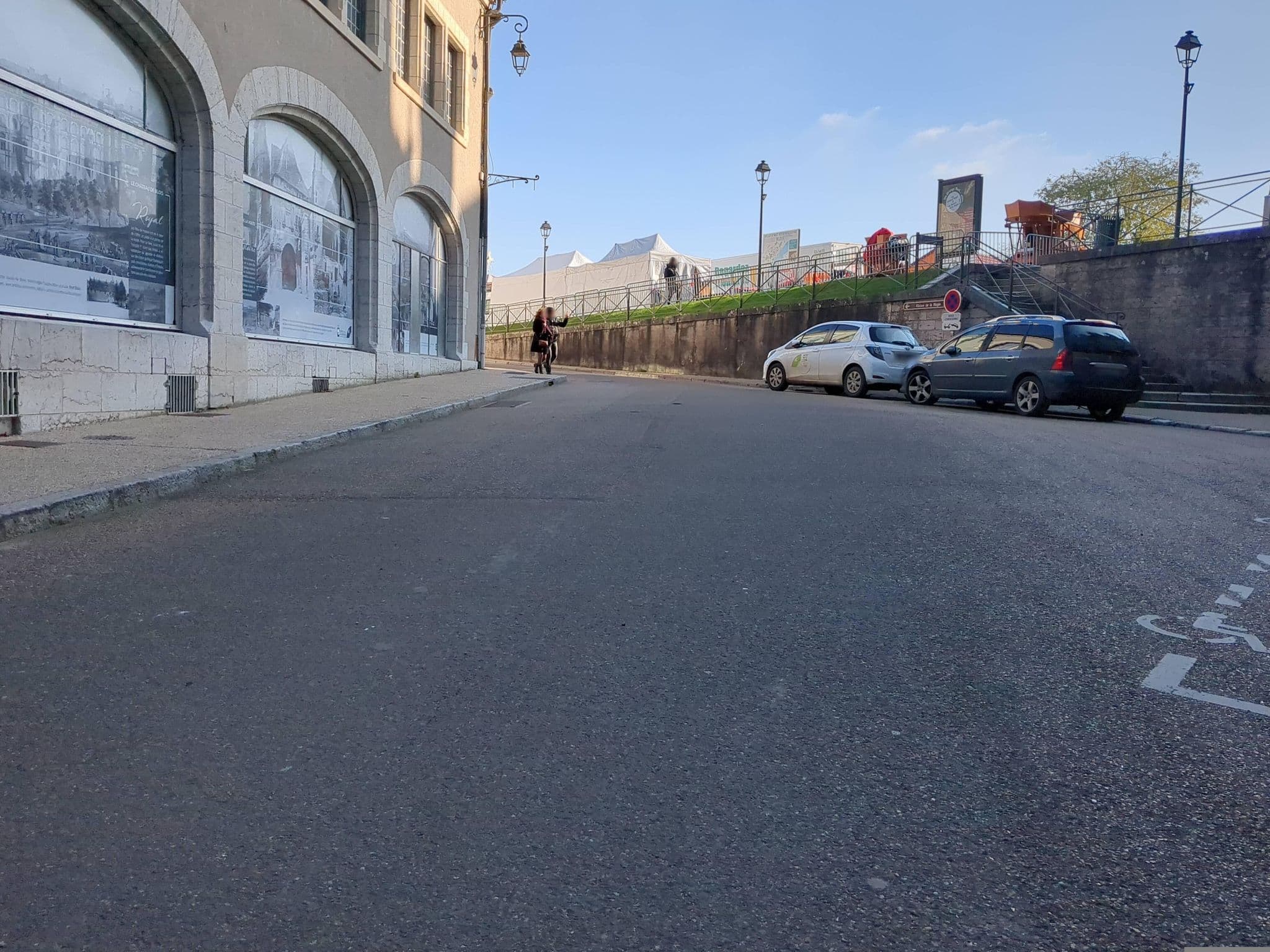 Street view near La Forge du Roy, Blois — © alixun (CC BY-SA · Mapillary)