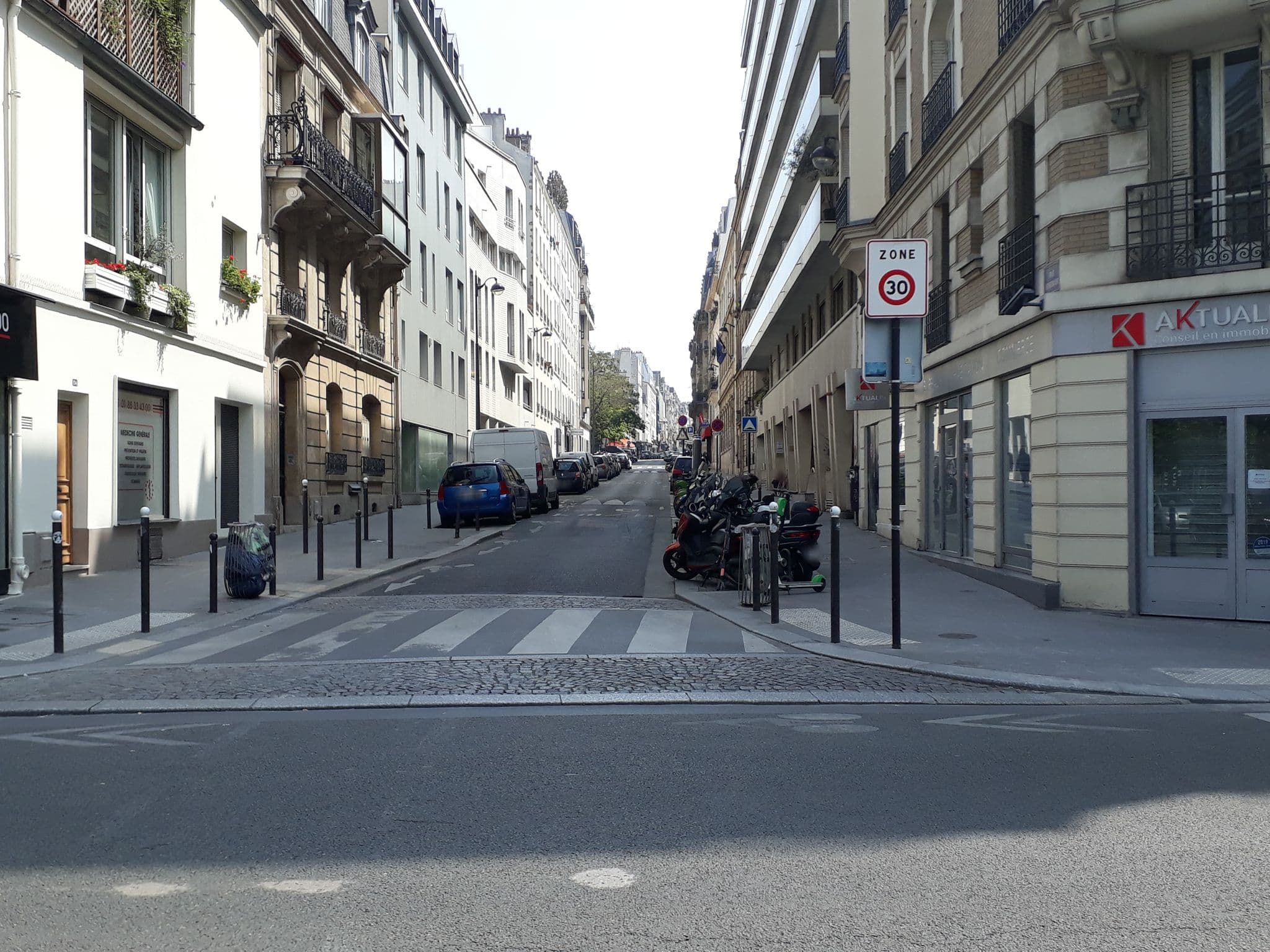 Street view near Tribe Paris 17 Batignolles, Paris 17 Batignolles-Monceau — © laurentlouf (CC BY-SA · Mapillary)