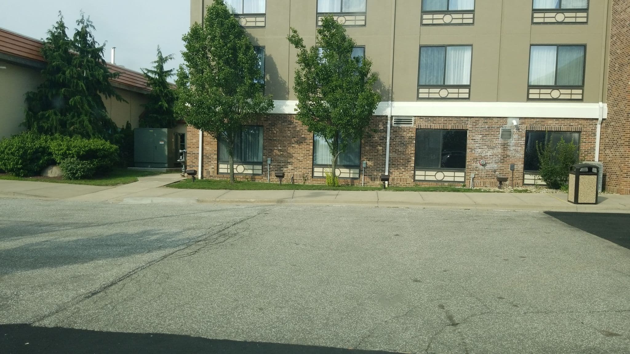 Street view near Holiday Inn Express & Suites Erie (Summit Township), Erie — © jbthemilker (CC BY-SA · Mapillary)