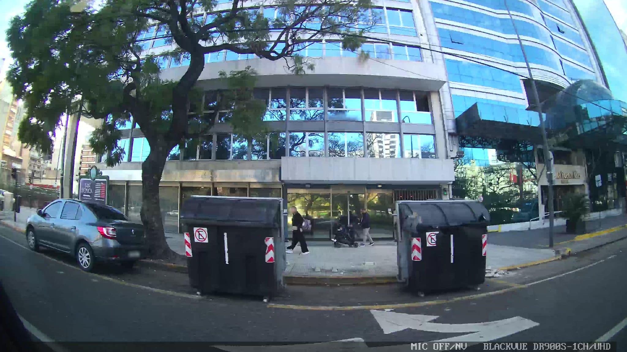 Street view near Pestana Buenos Aires Hotel, Retiro — © kaart_3 (CC BY-SA · Mapillary)