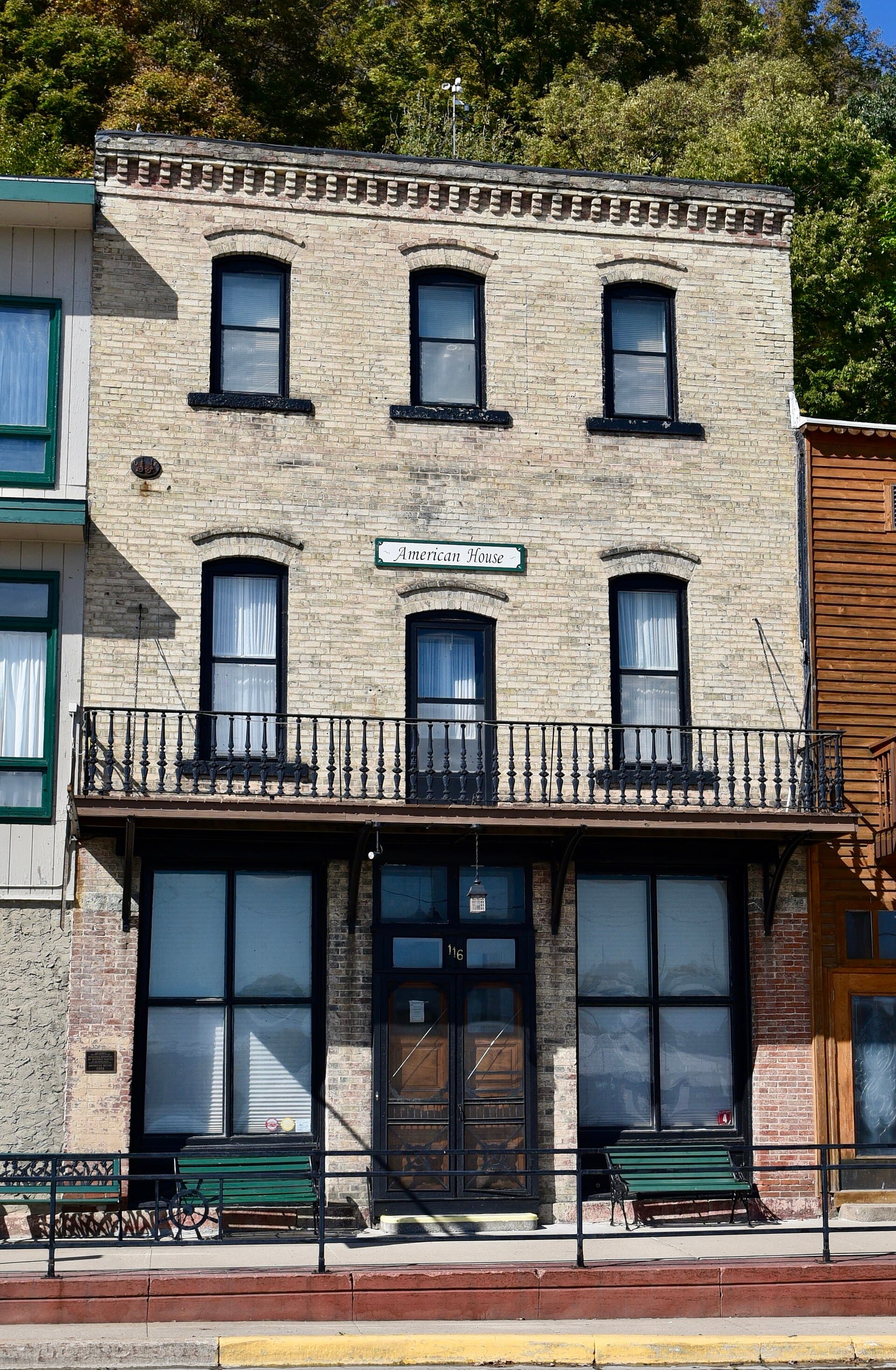 American House Inn (via Wikimedia Commons, CC BY-SA 4.0)