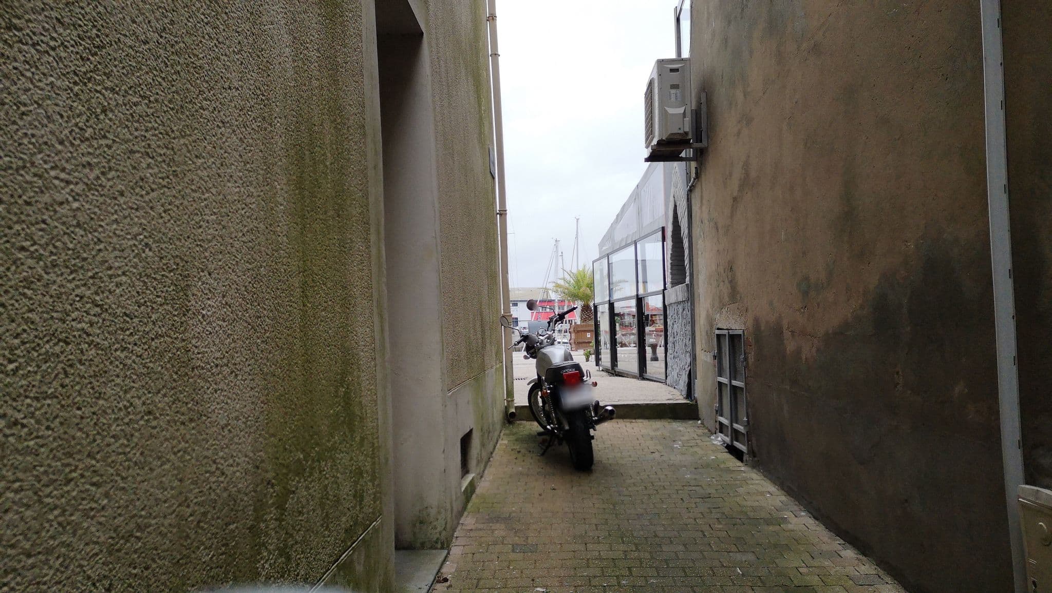 Street view near Hôtel du Port, Les Sables-d'Olonne — © u4y0u (CC BY-SA · Mapillary)