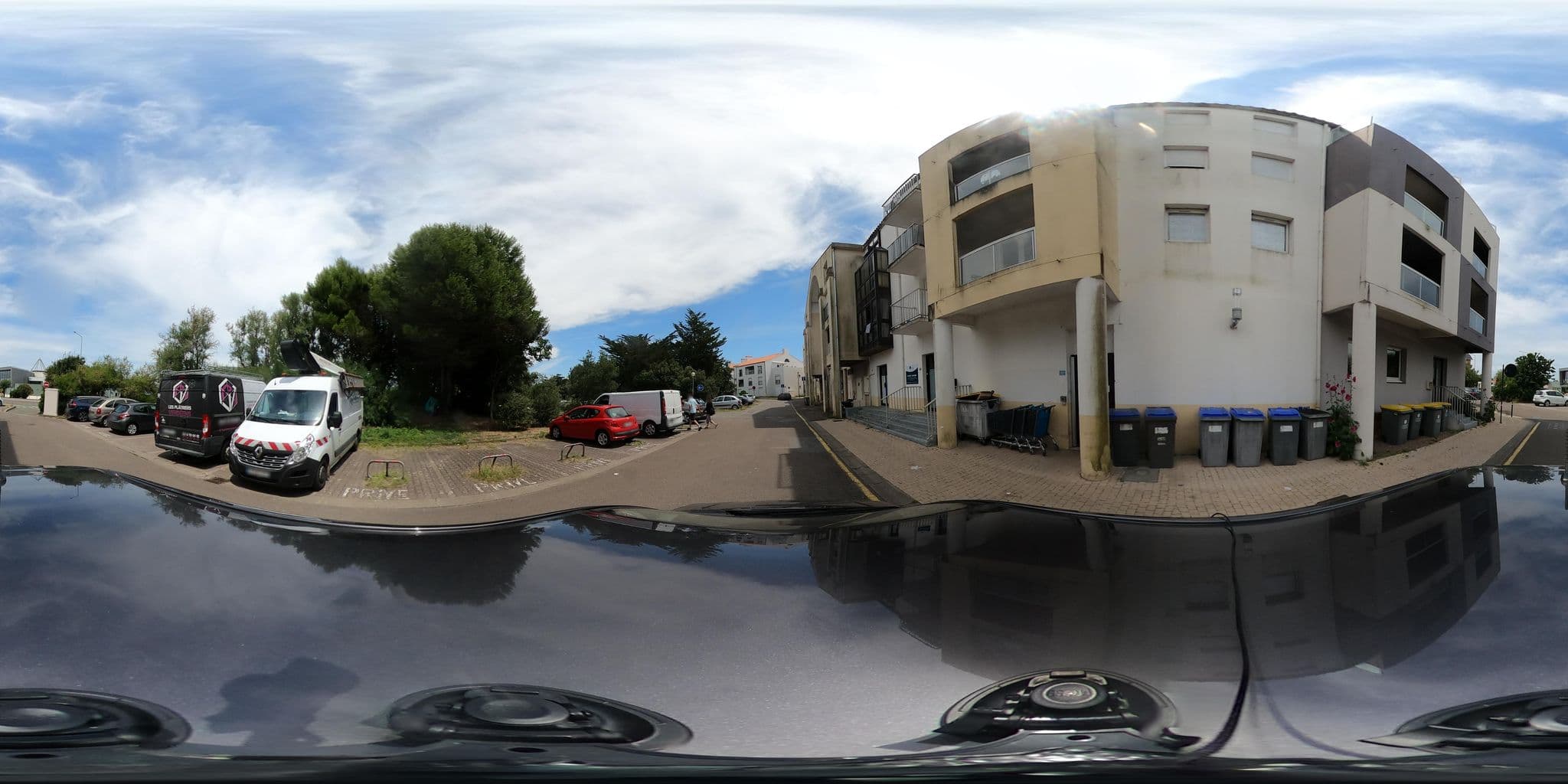 Street view near Admiral's Hôtel, Les Sables-d'Olonne — © u4y0u (CC BY-SA · Mapillary)