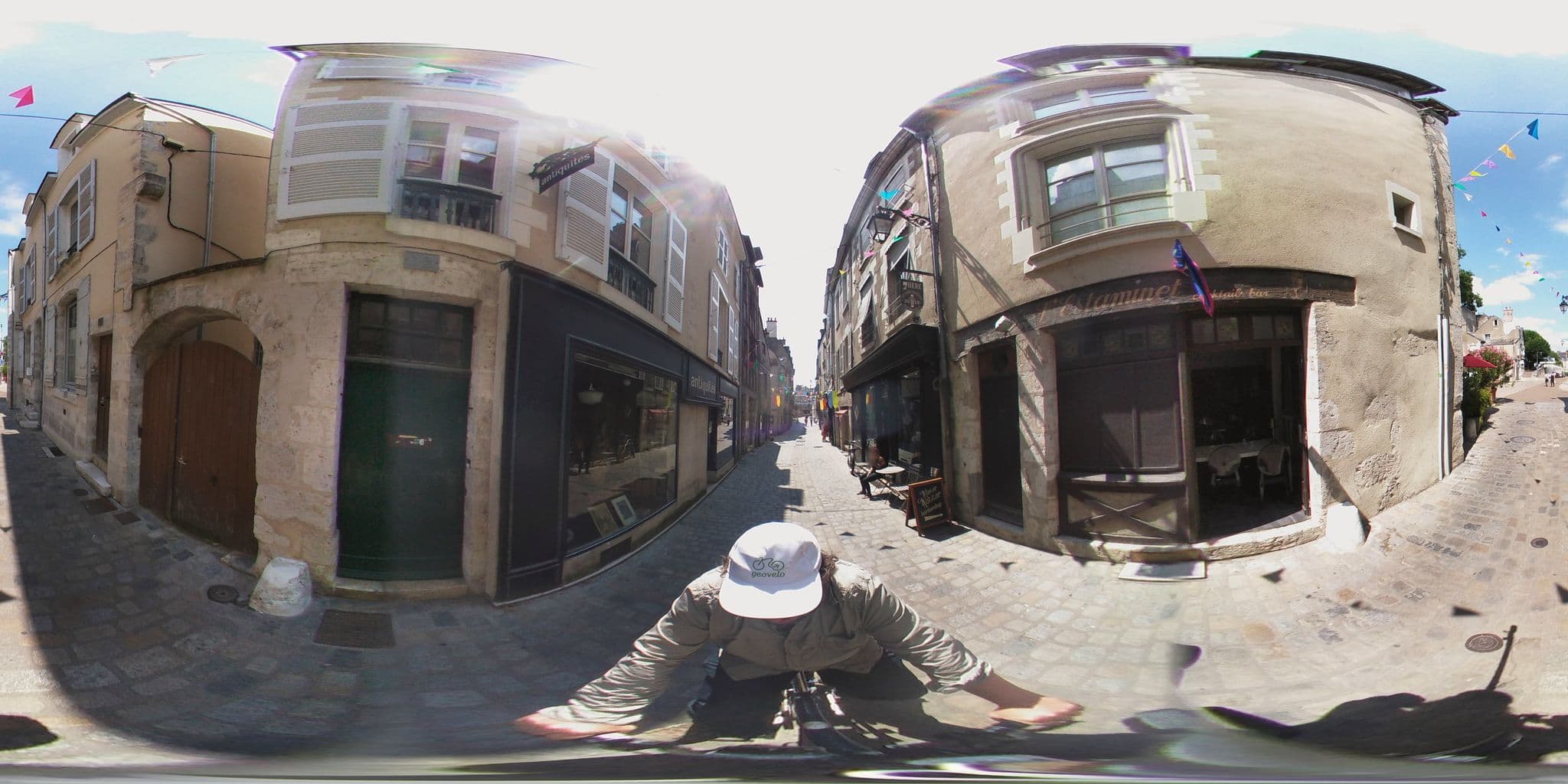 Street view near Appart'Tourisme Blois Châteaux de la Loire, Blois — © geovelo (CC BY-SA · Mapillary)