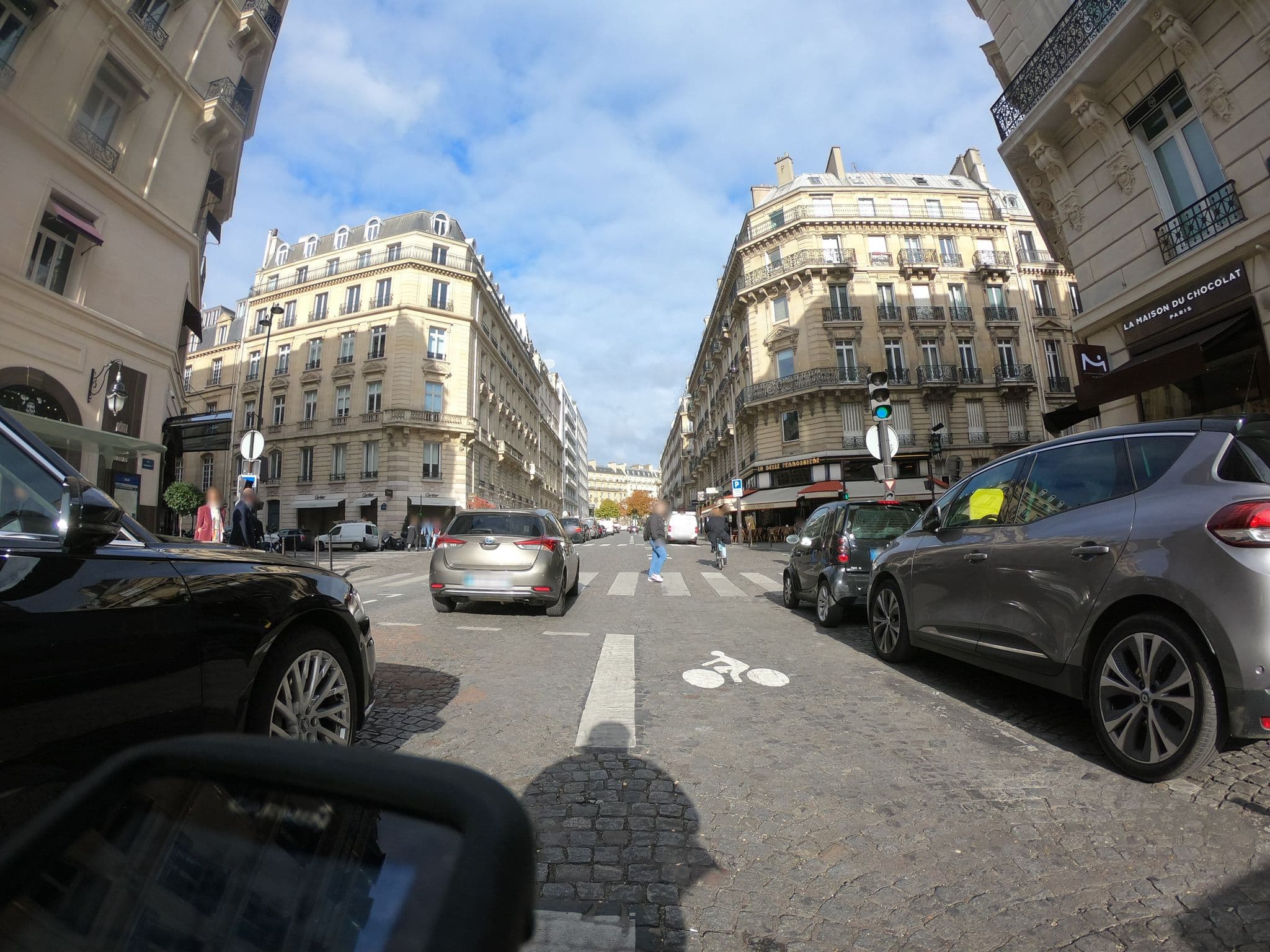 Street view near Hôtel Château Frontenac, Paris 08 Élysée
