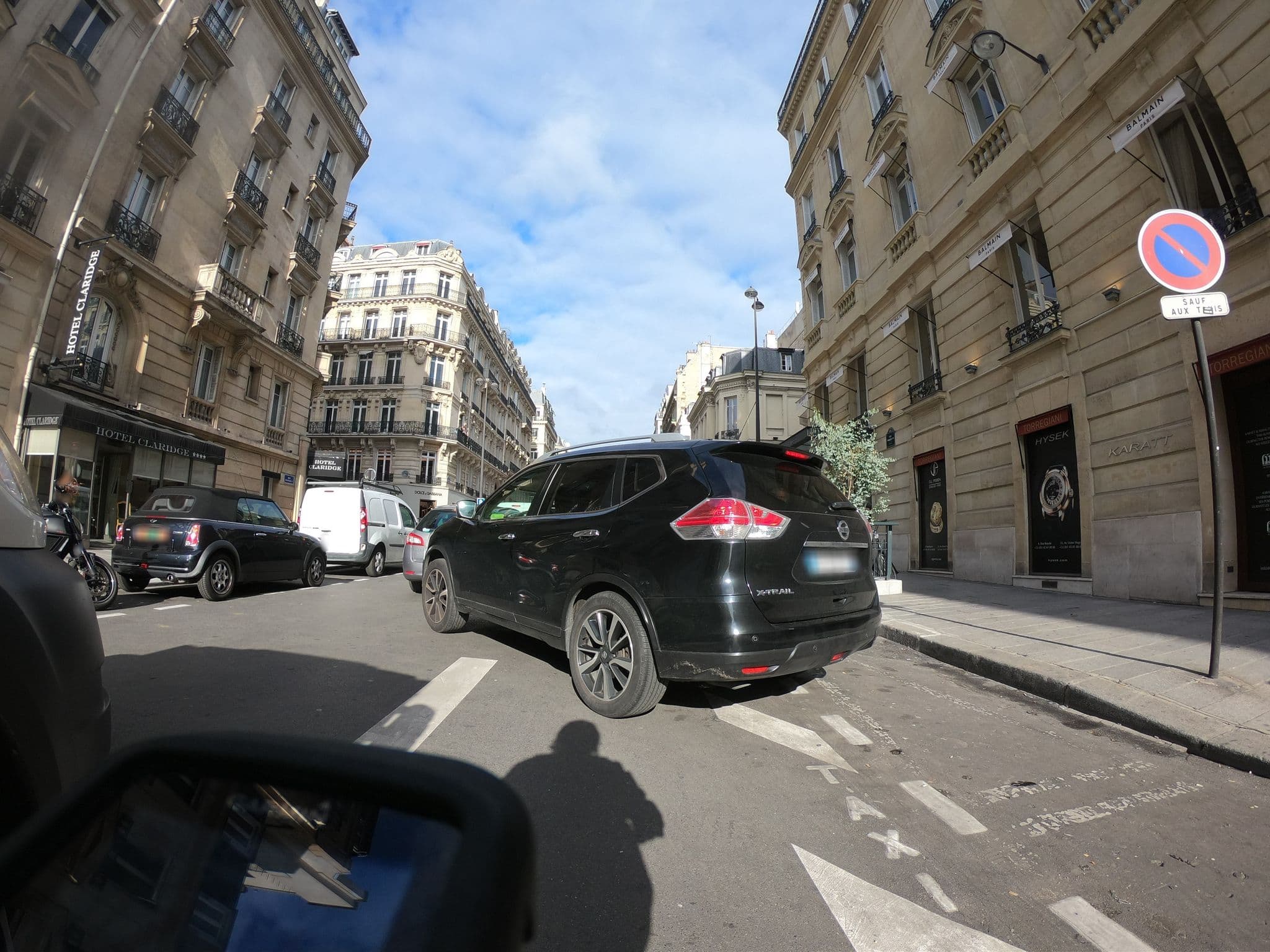 Street view near Hôtel Claridge, Paris 08 Élysée