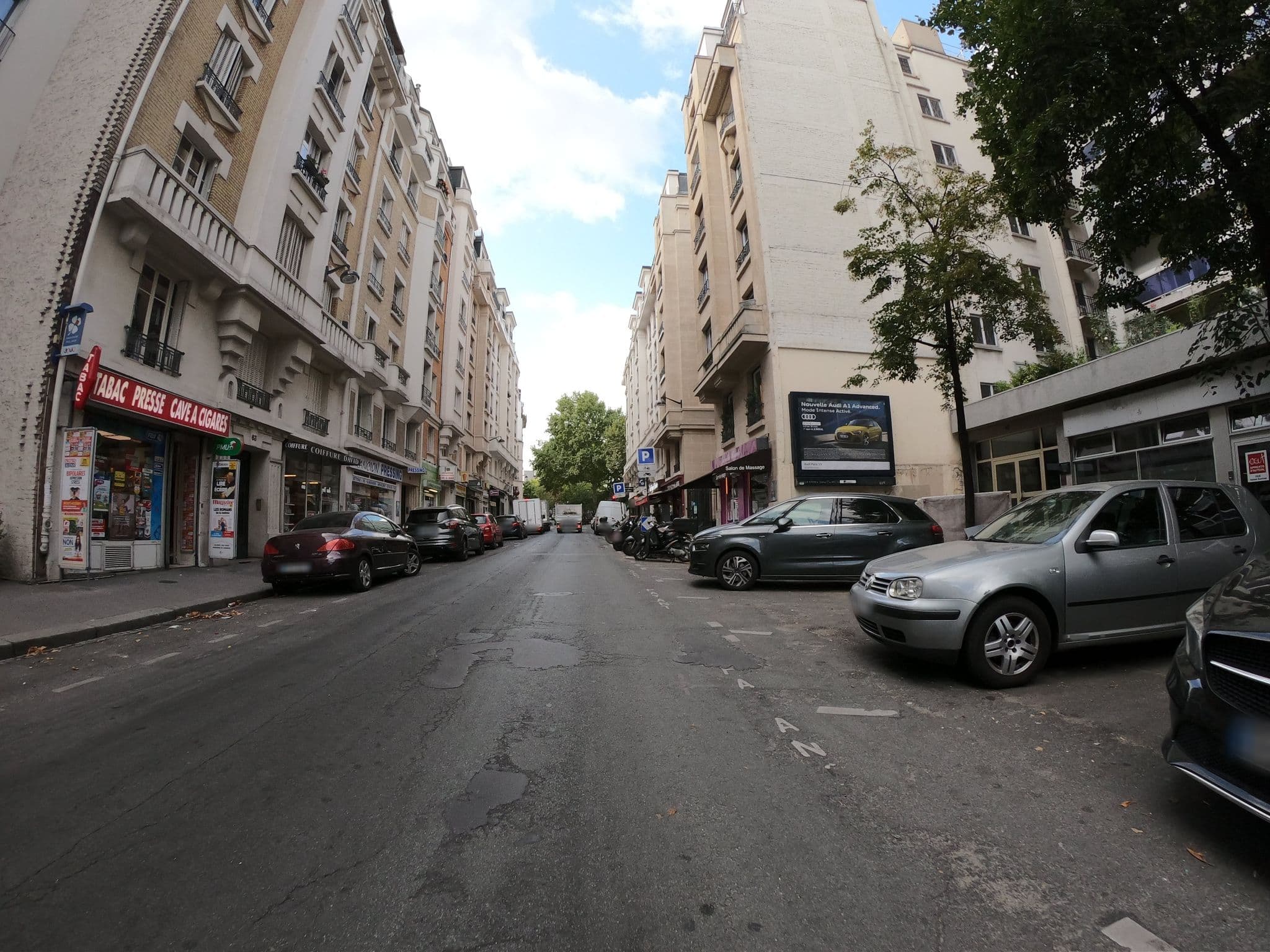 Street view near La Conversation, Paris 15 Vaugirard — © ywwwes (CC BY-SA · Mapillary)