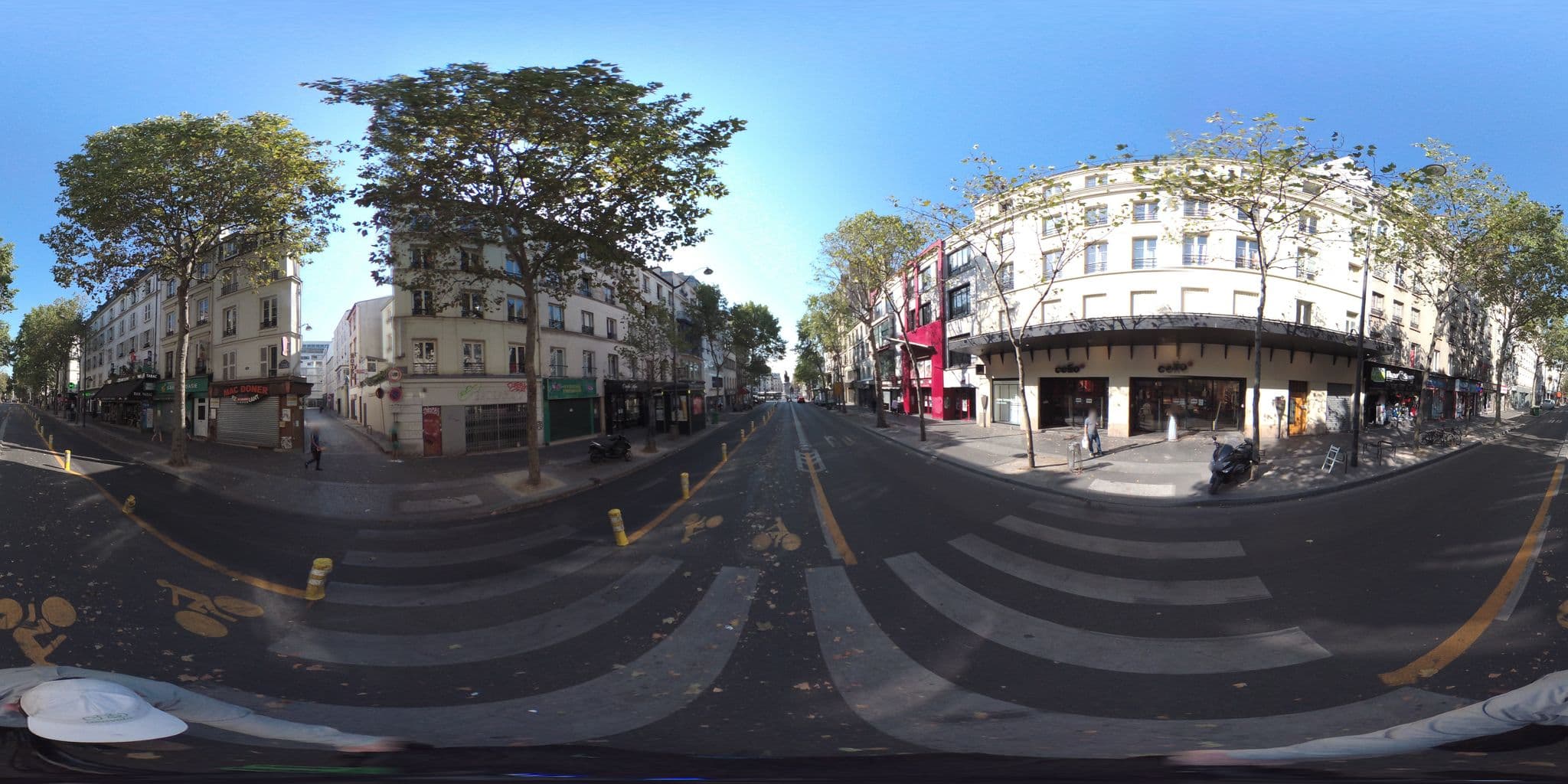 Street view near Hôtel de l'Avenue, Paris 17 Batignolles-Monceau — © geovelo (CC BY-SA · Mapillary)