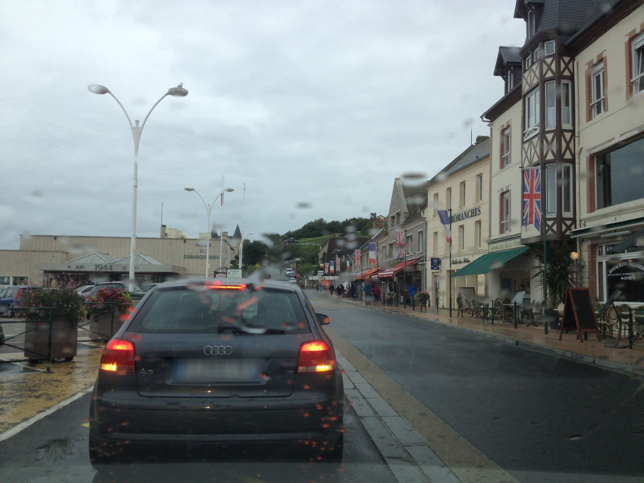 Street view near Hôtel de Normandie, Ver-sur-Mer — © jglacerda (CC BY-SA · Mapillary)