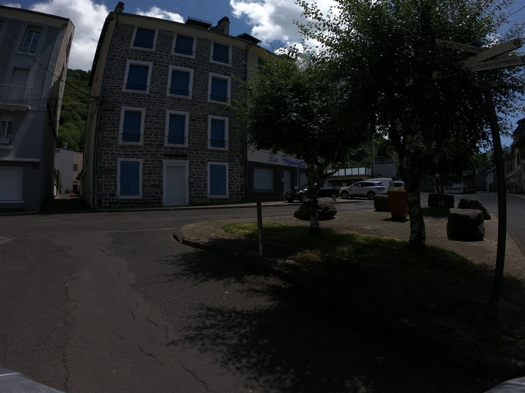 Street view near Hôtel Les Myosotis, Mont-Dore — © joostjakob (CC BY-SA · Mapillary)