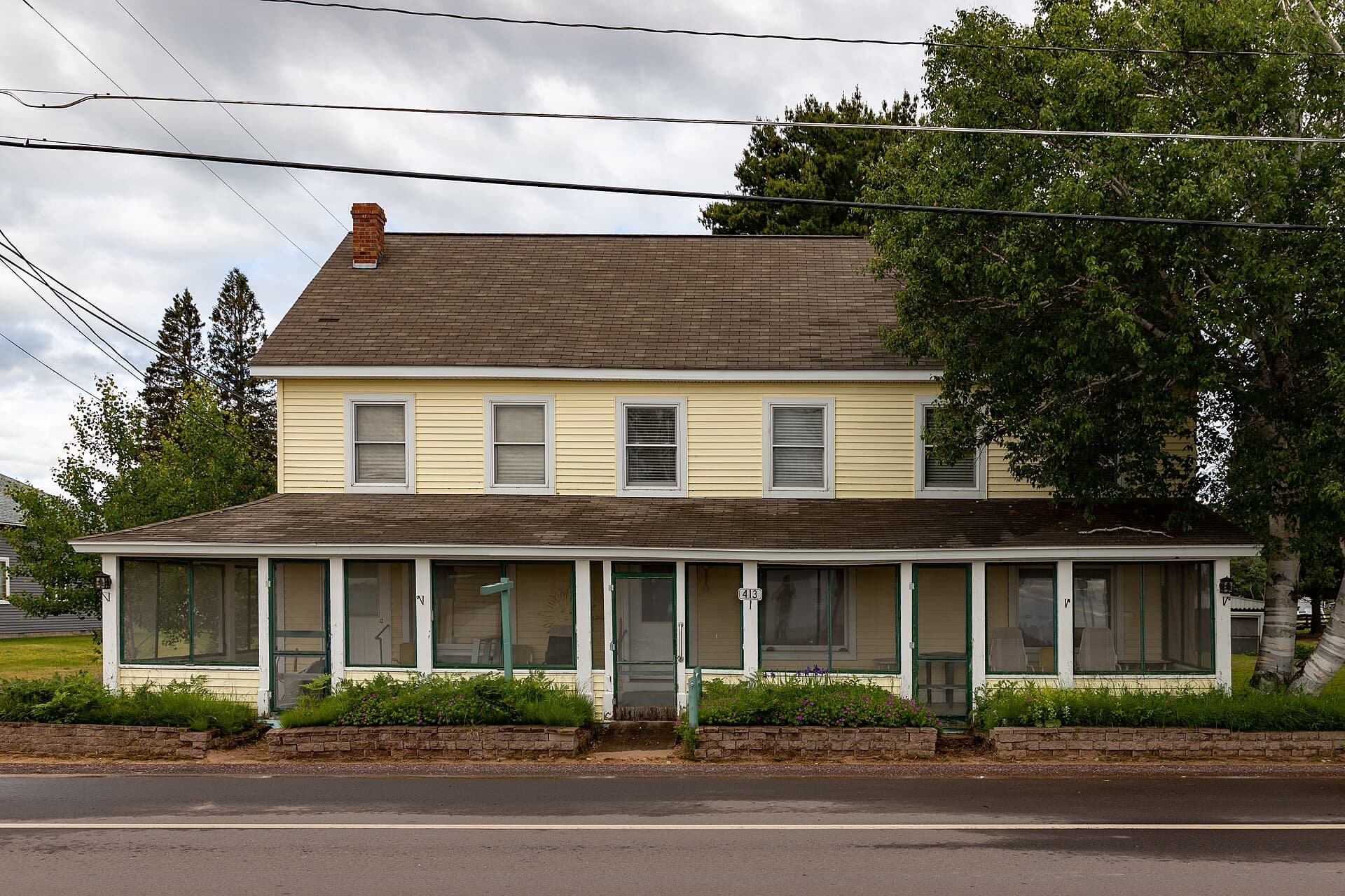 Westlake Eagle Harbor House (via Wikimedia Commons, CC BY-SA 4.0)