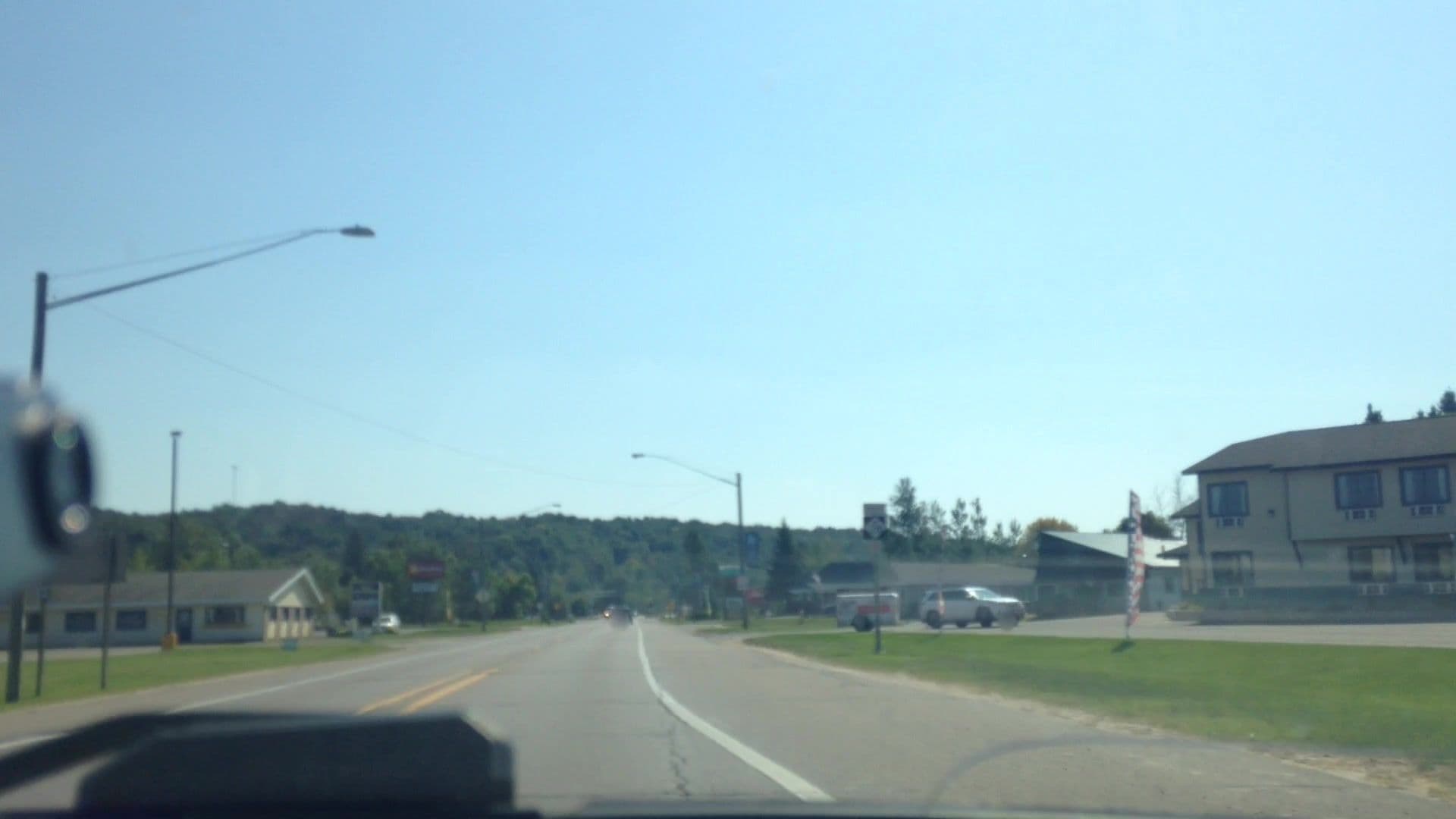 Street view near Days Inn Munising, Munising — © lvl5 (CC BY-SA · Mapillary)