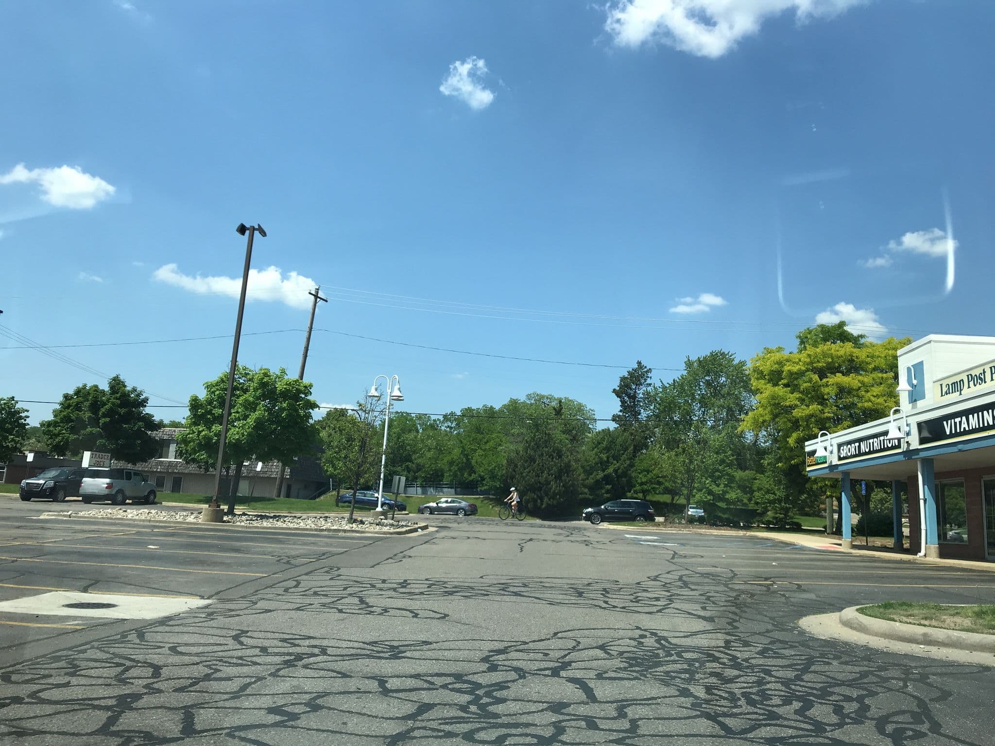 Street view near The University Inn Ann Arbor, Ann Arbor — © plumgarden (CC BY-SA · Mapillary)