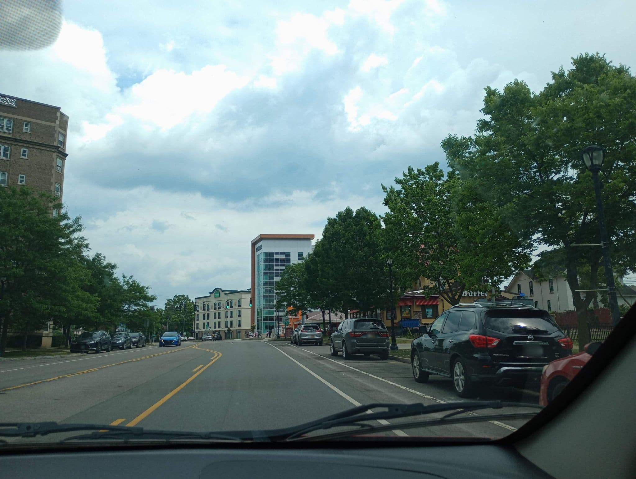Street view near The Cadence, Niagara Falls — © longhorn256 (CC BY-SA · Mapillary)