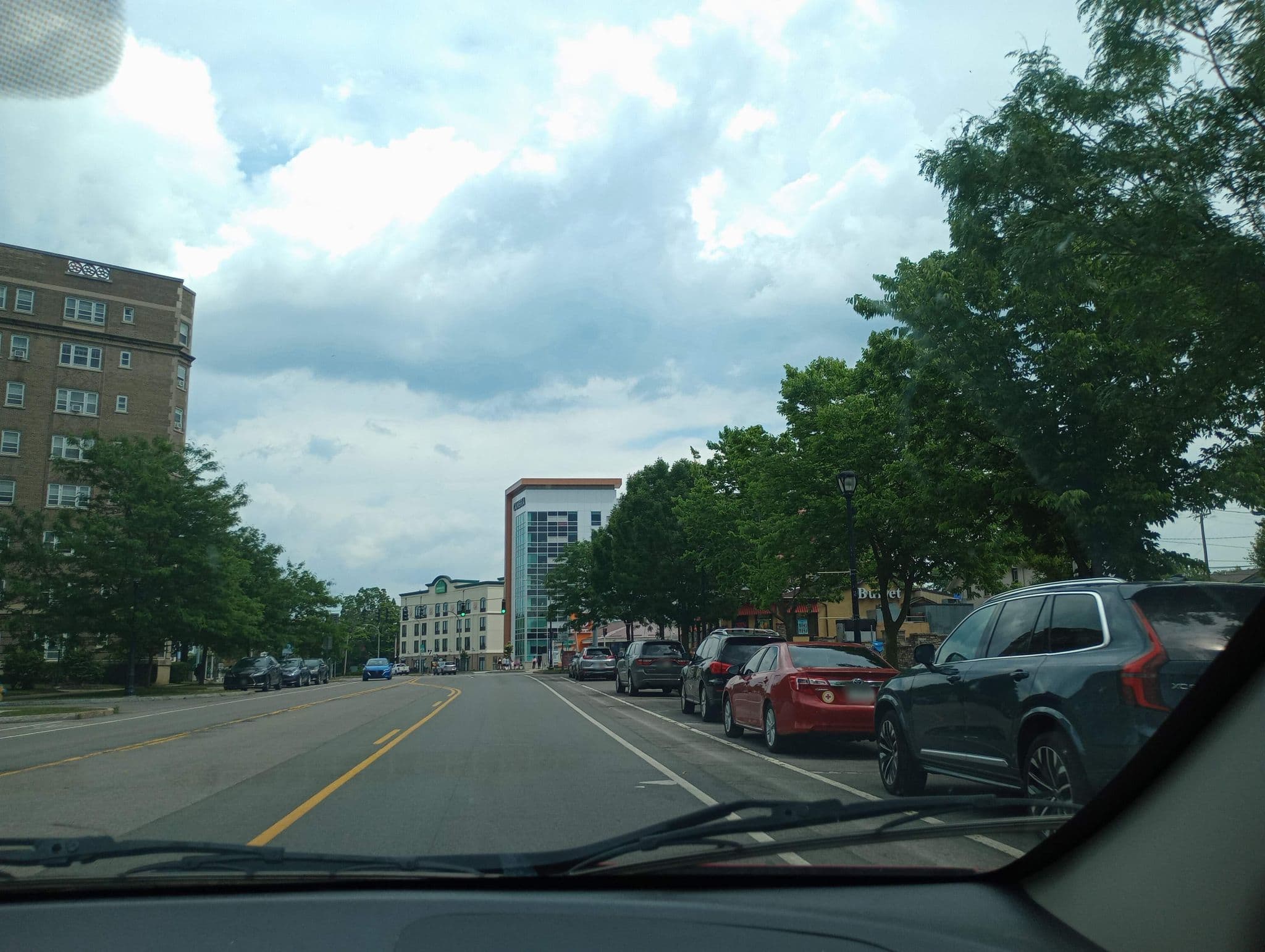 Street view near Econo Lodge at the Falls, Niagara Falls — © longhorn256 (CC BY-SA · Mapillary)