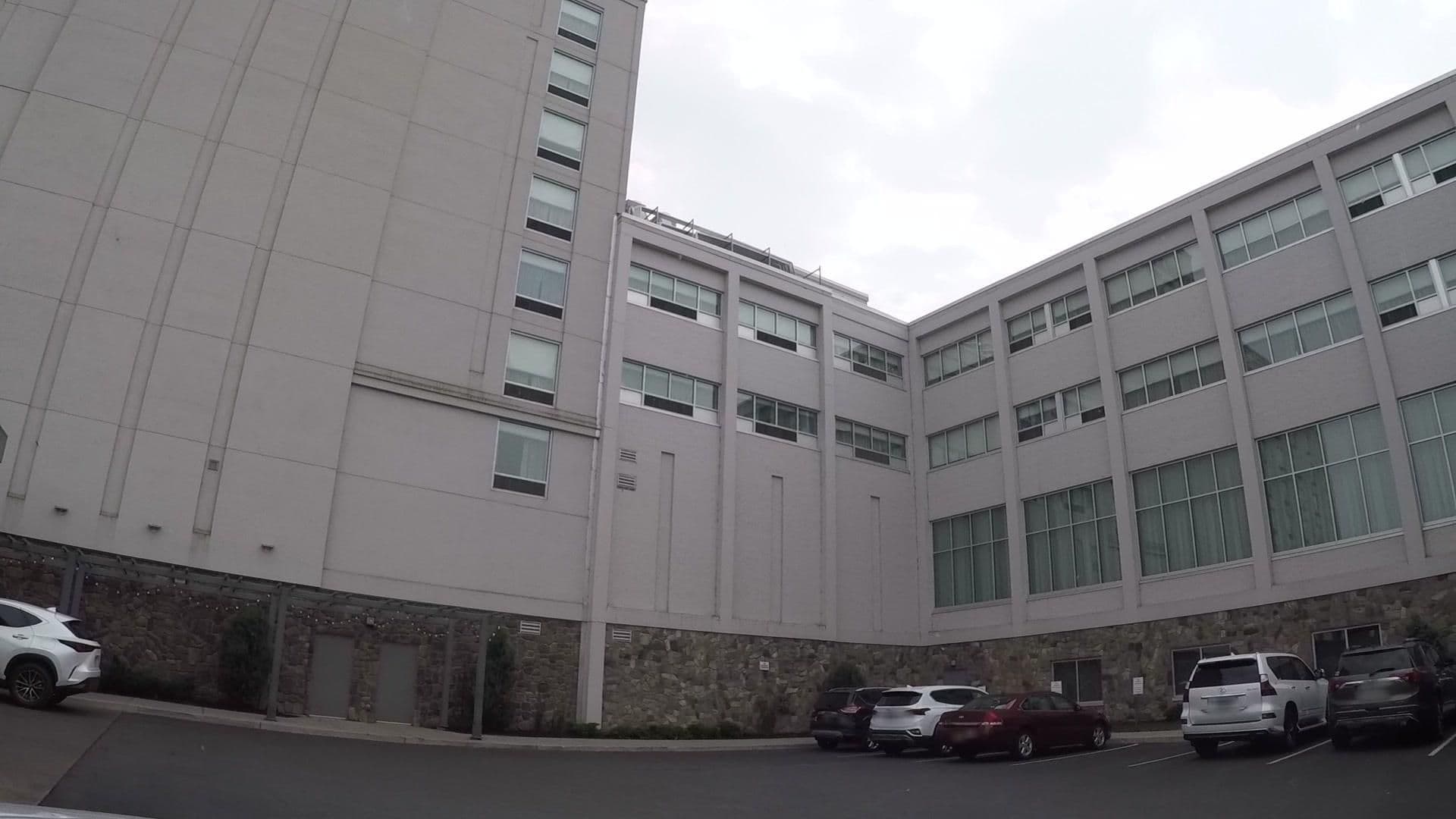 Street view near DoubleTree by Hilton, Niagara Falls — © raveneye (CC BY-SA · Mapillary)