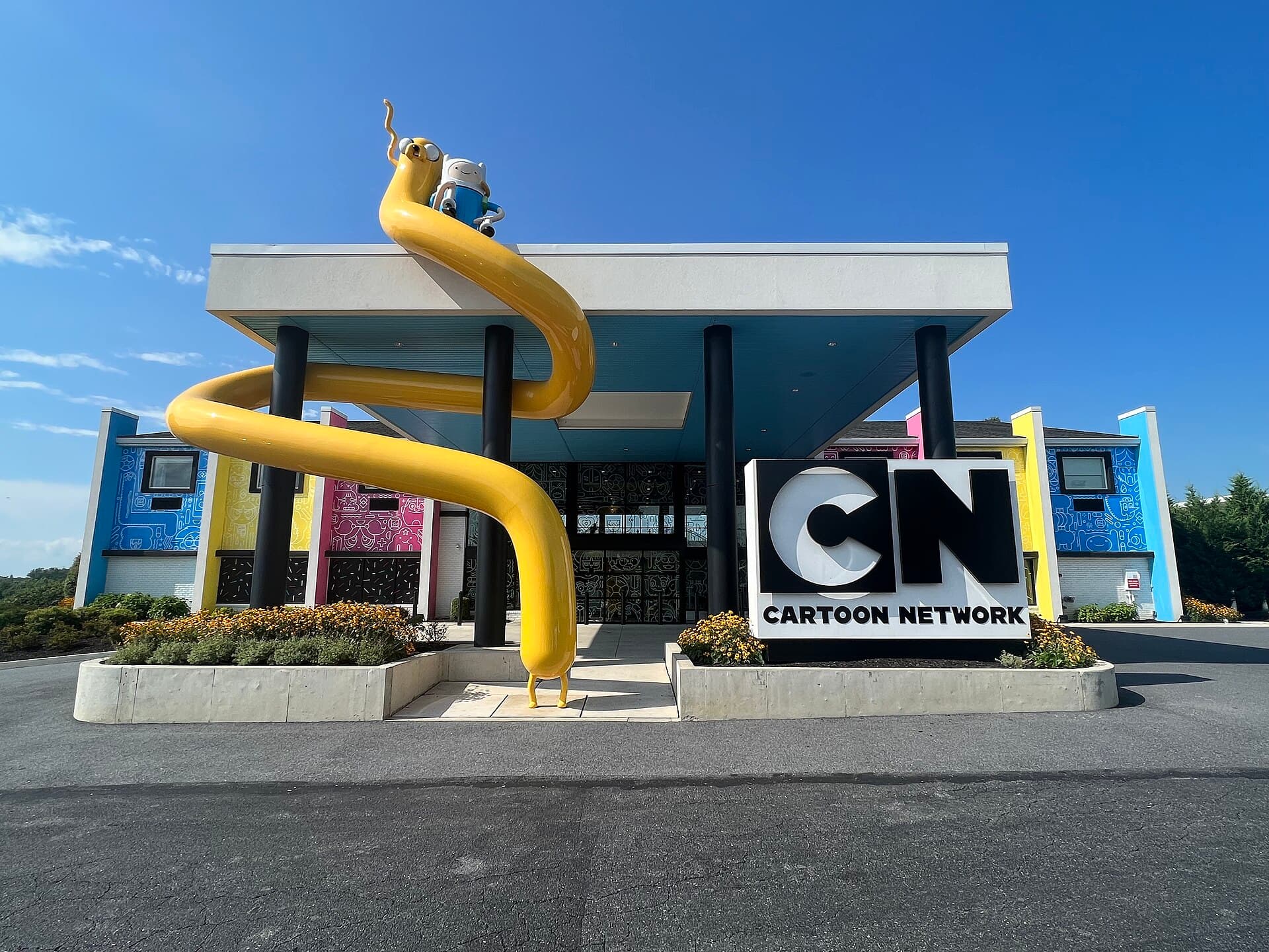 Cartoon Network Hotel (via Wikimedia Commons, CC BY-SA 4.0)
