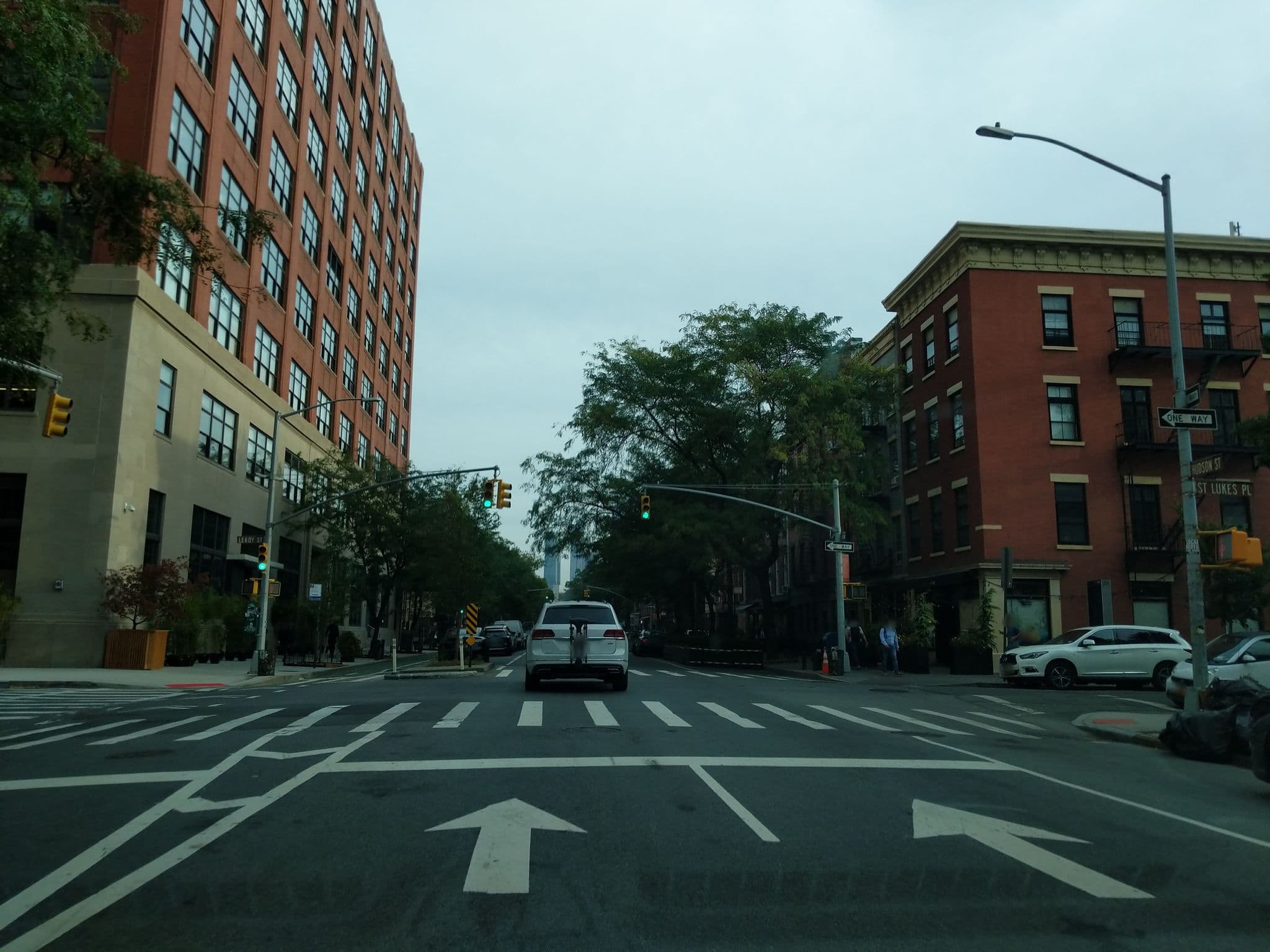 Street view near Swiss Hotel Service, West Village — © atze02 (CC BY-SA · Mapillary)