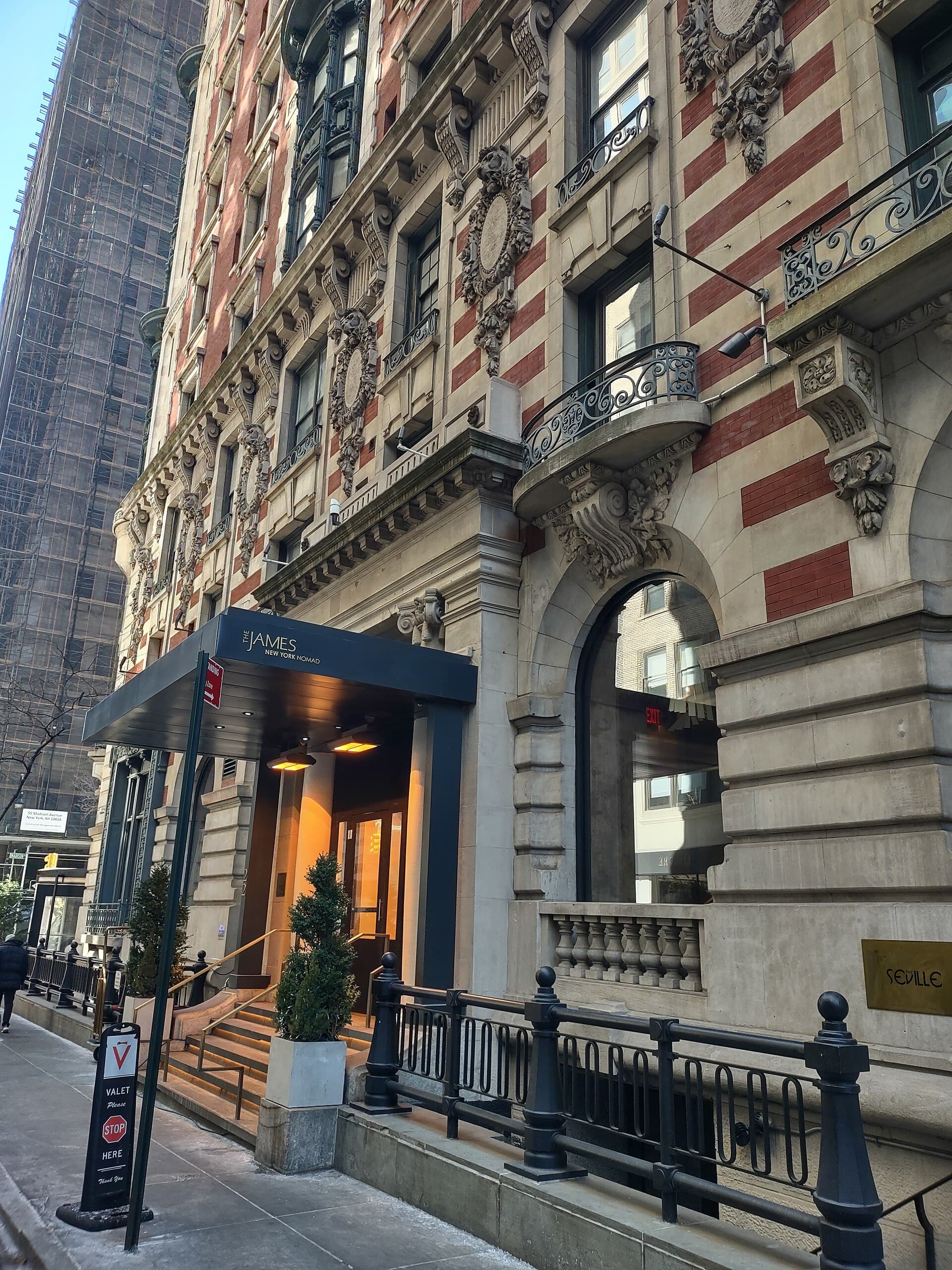 The James New York-NoMad (via Wikimedia Commons, CC BY-SA 4.0)