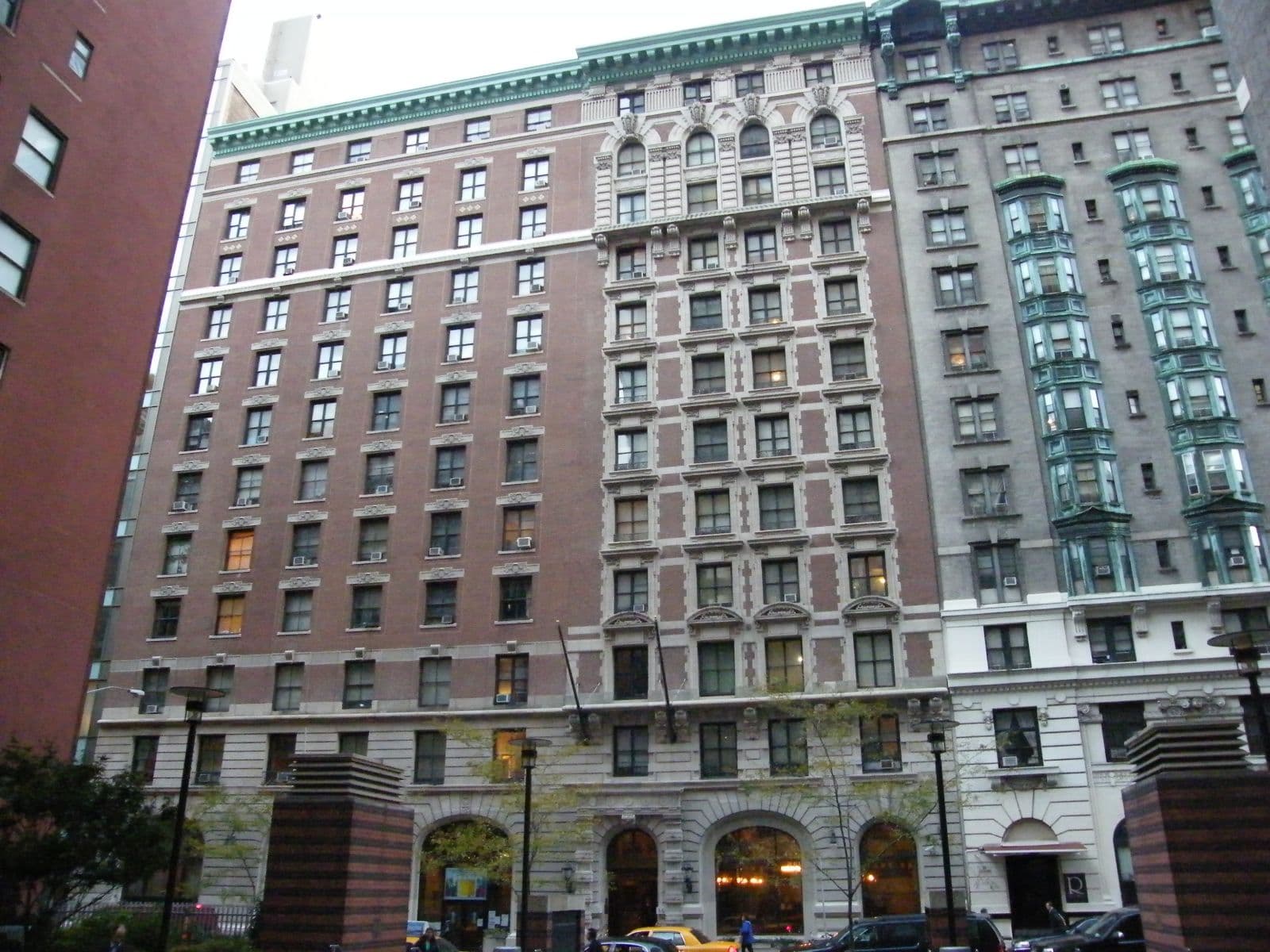 Prince George Hotel (via Wikimedia Commons, CC BY-SA 3.0)