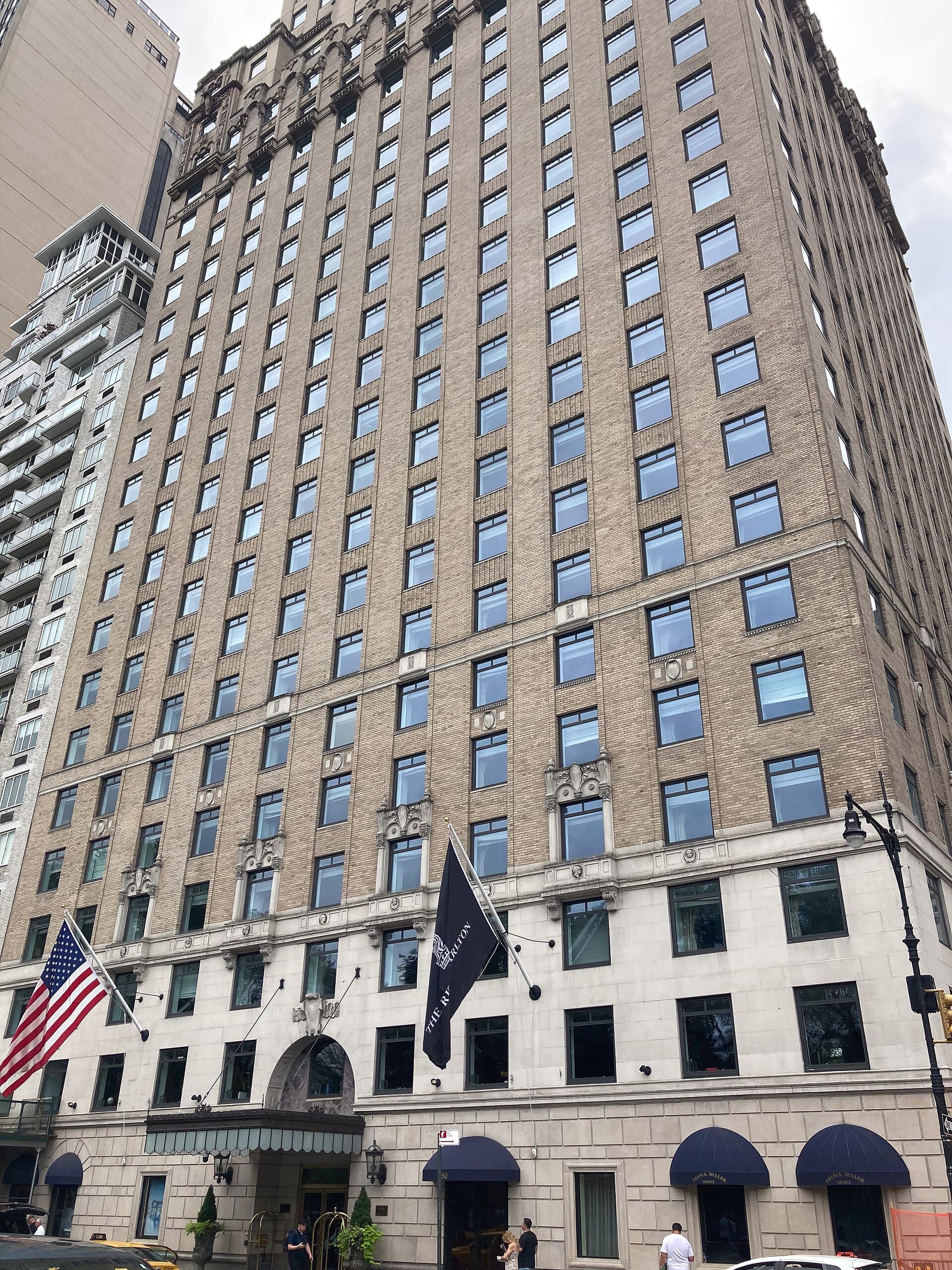 The Ritz-Carlton New York, Central Park (via Wikimedia Commons, CC BY-SA 4.0)