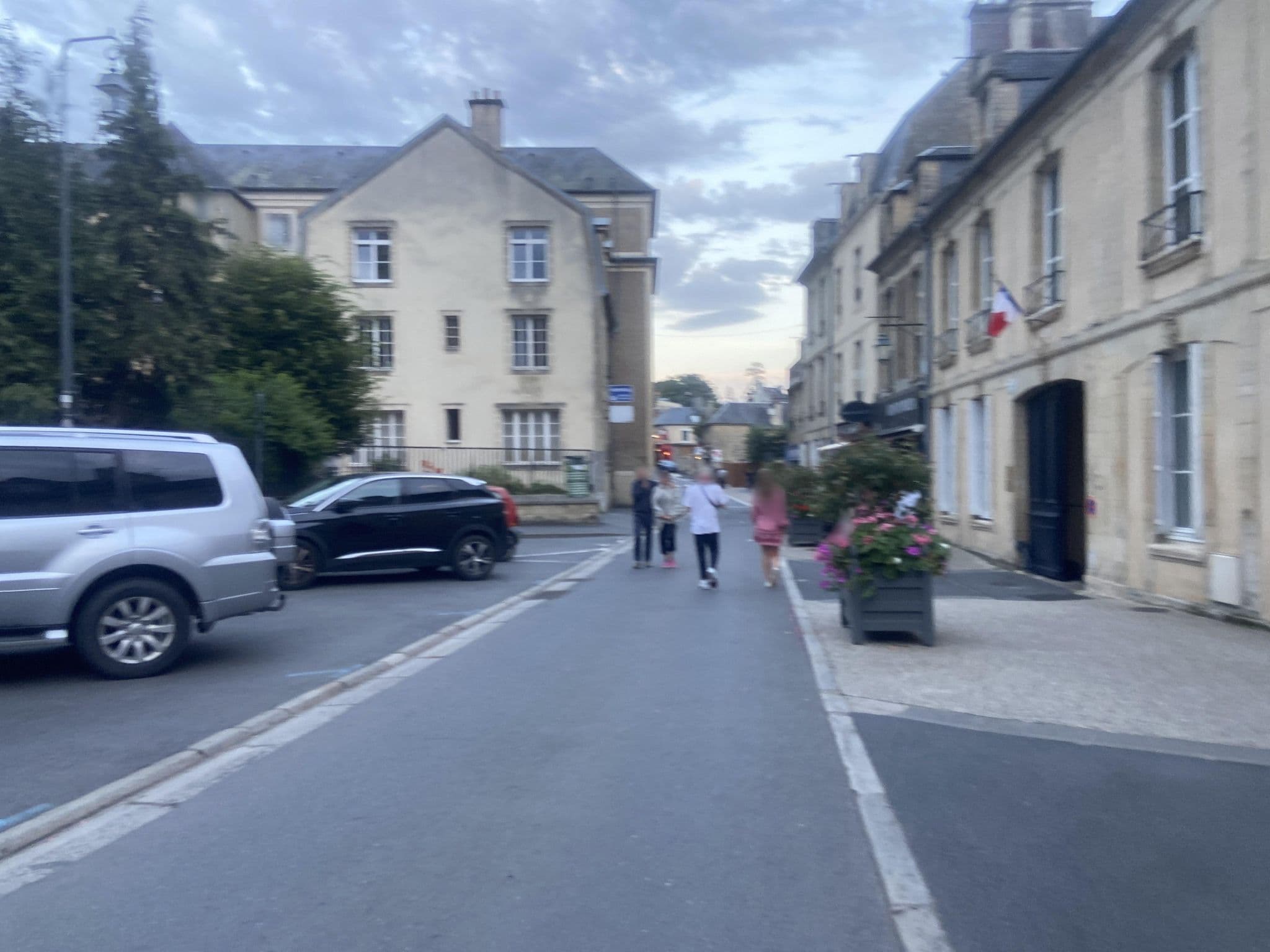 Street view near Hôtel Tardif Noble Guesthouse, Bayeux — © vladb (CC BY-SA · Mapillary)