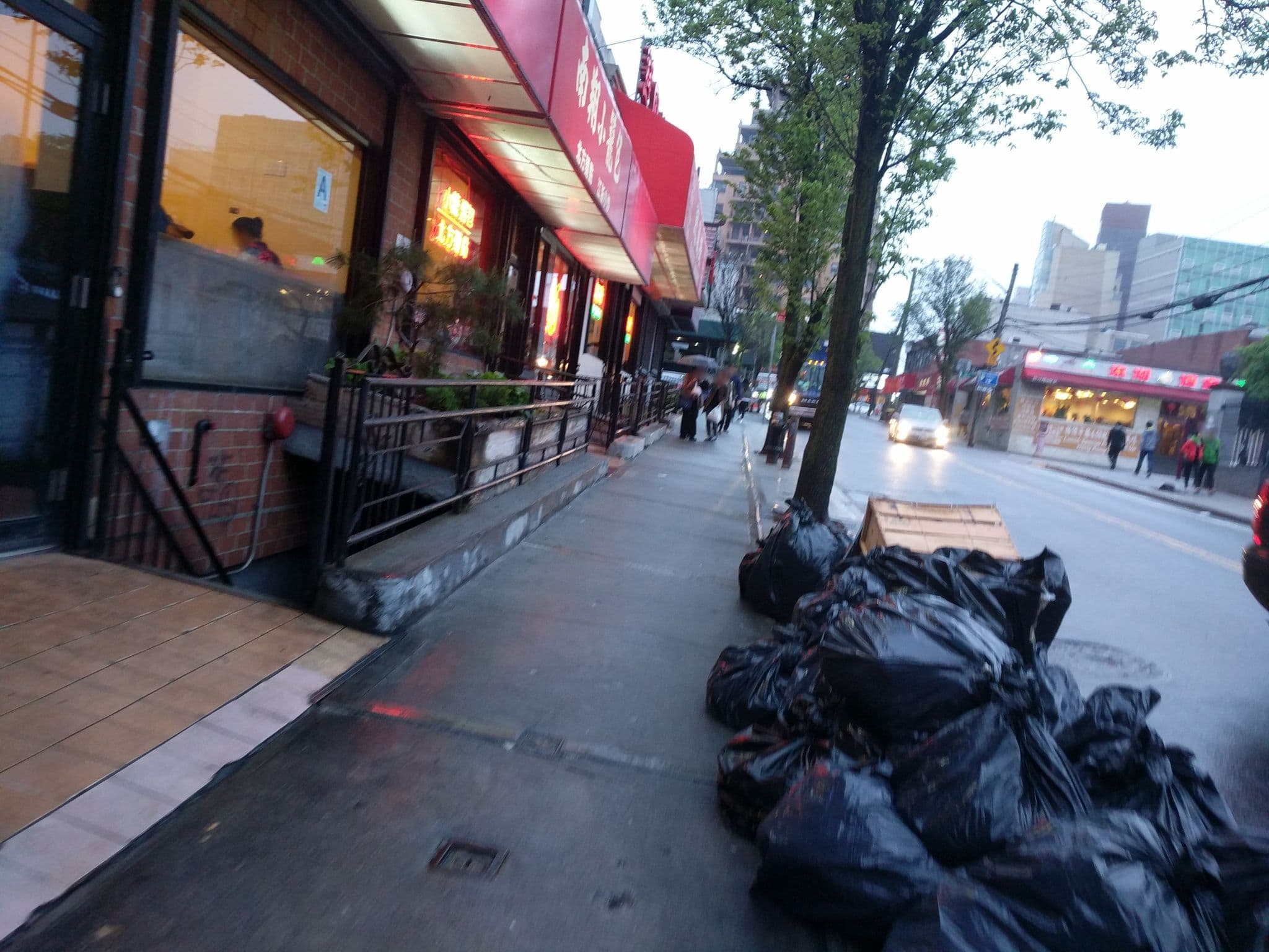 Street view near Bestwestern China Town, East Elmhurst — © daalso (CC BY-SA · Mapillary)