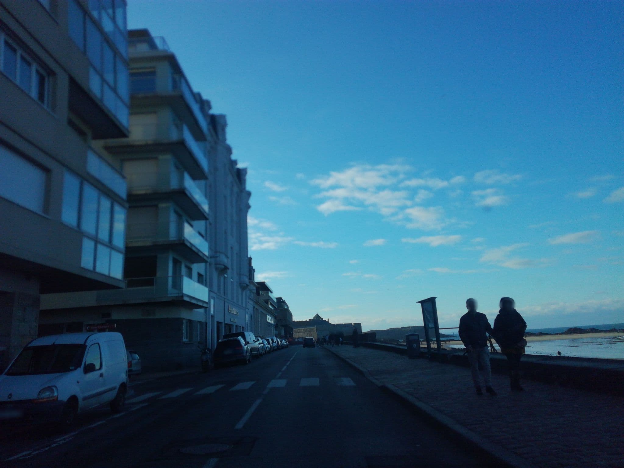 Street view near L'Adressse, Saint-Malo — © kriom (CC BY-SA · Mapillary)