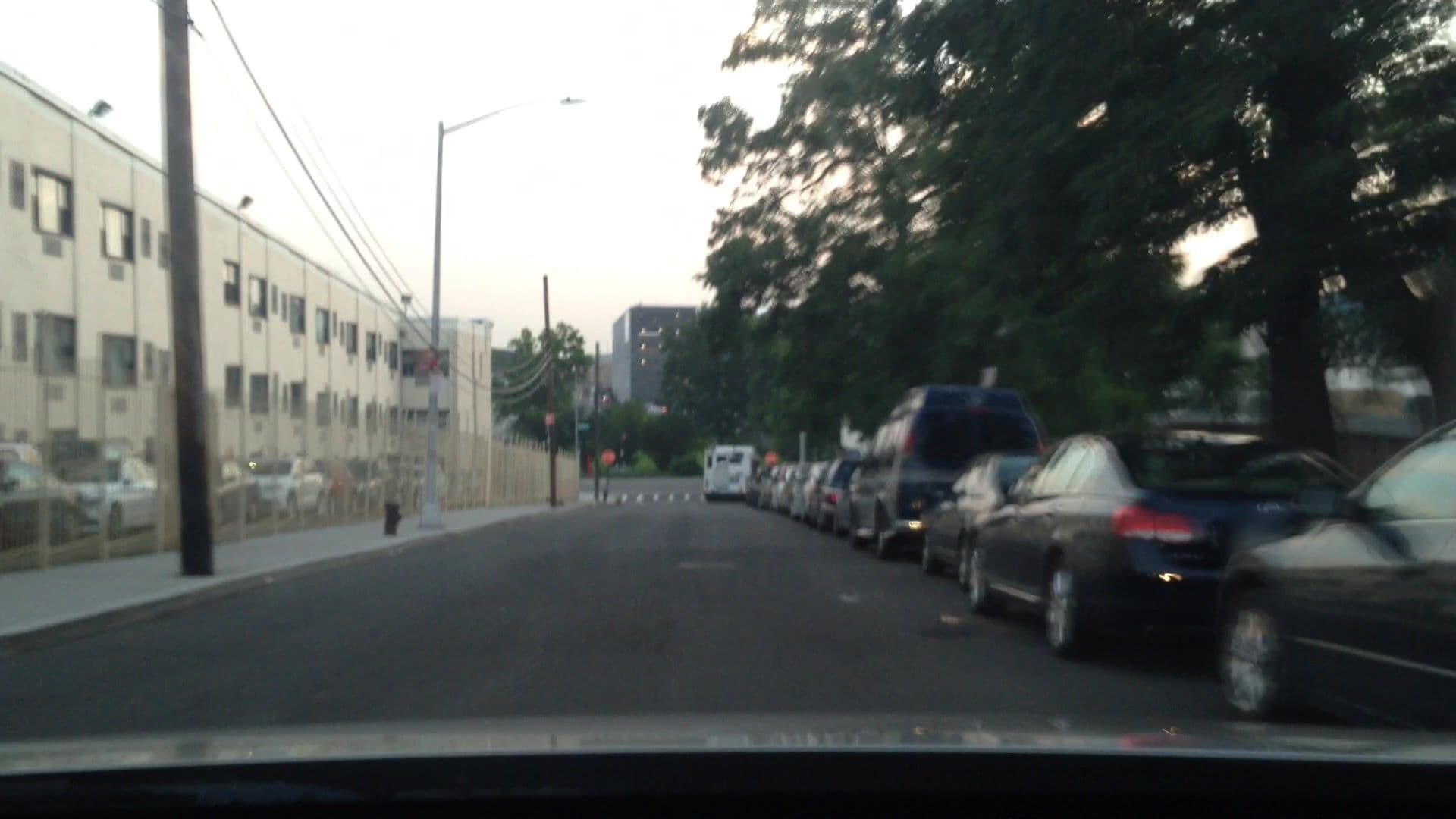 Street view near Clarion Hotel at LaGuardia, East Elmhurst — © lvl5 (CC BY-SA · Mapillary)