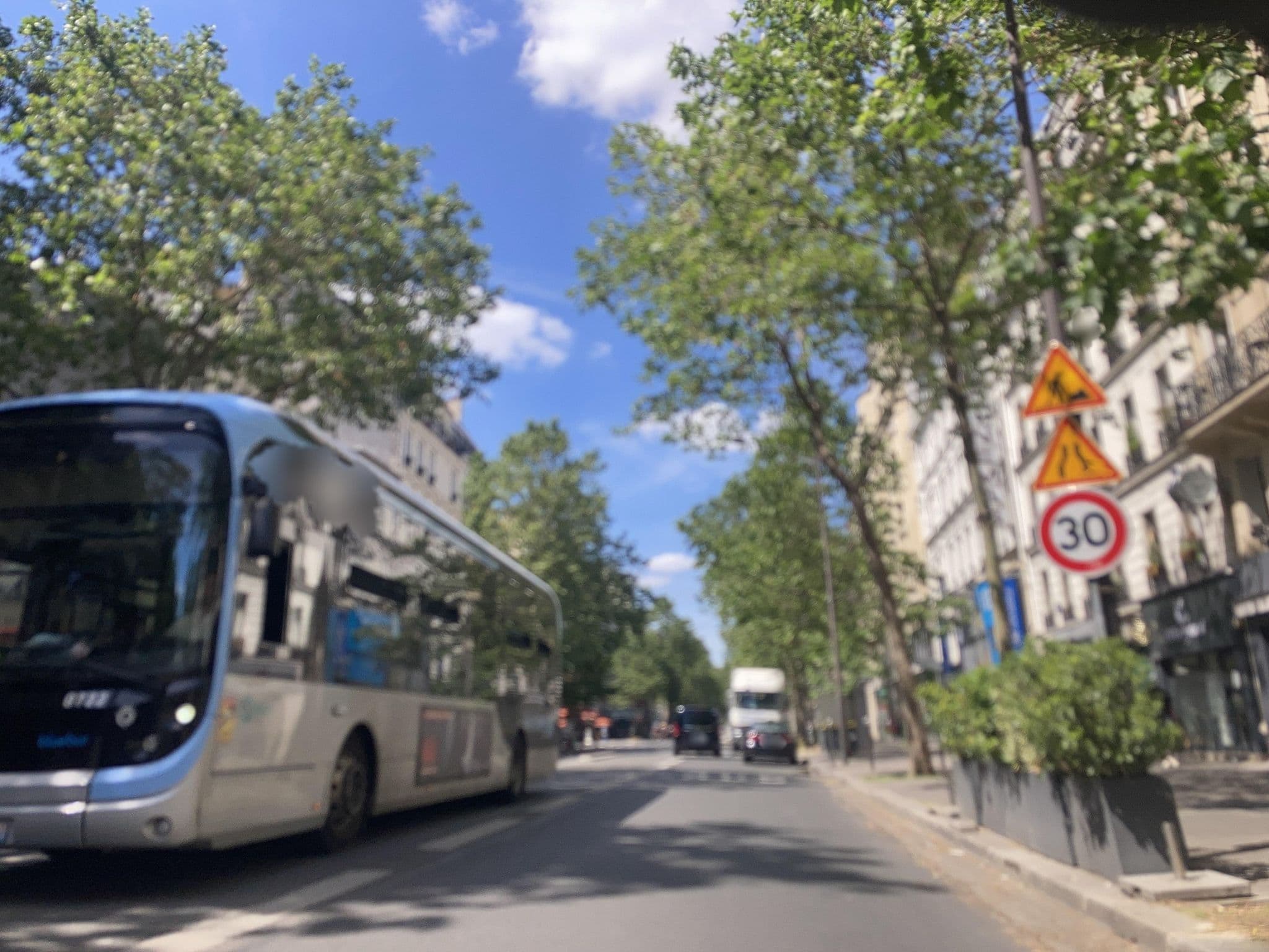 Street view near Adriatic, Quinze-Vingts — © zb256 (CC BY-SA · Mapillary)