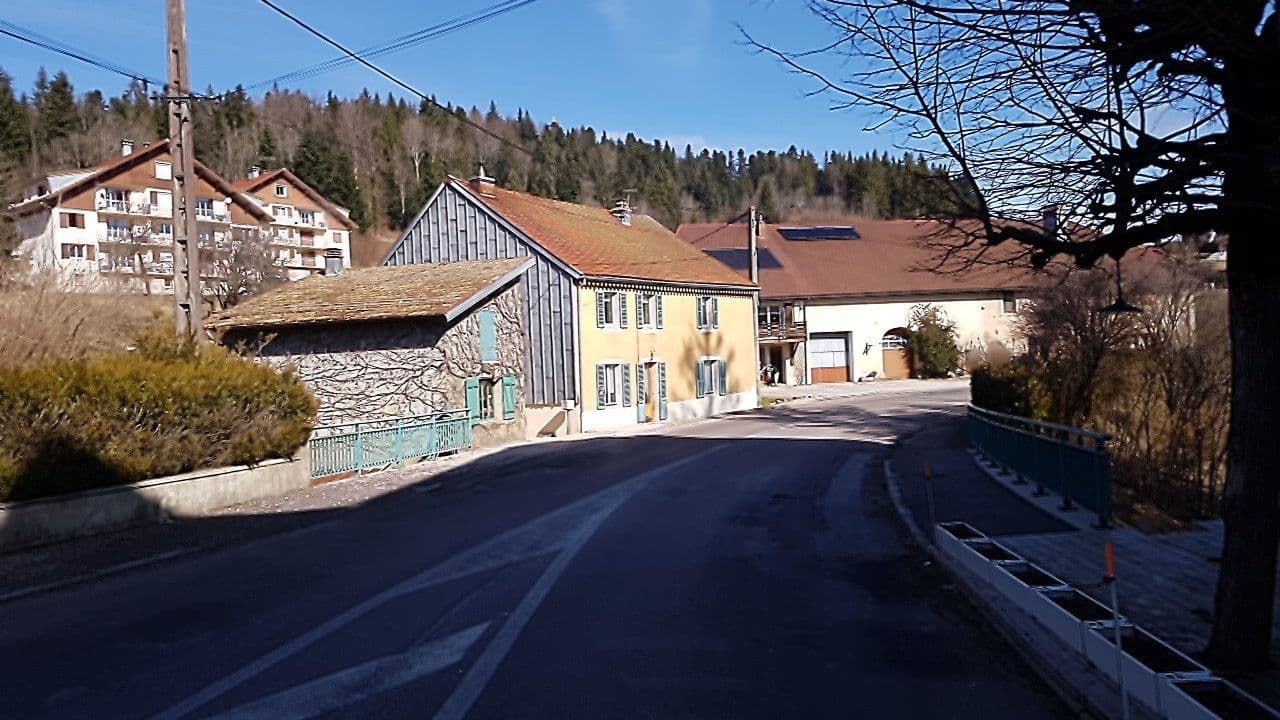 Street view near Hôtel Restaurant des Lacs, Saint-Laurent-en-Grandvaux — © bernardvoyageur (CC BY-SA · Mapillary)