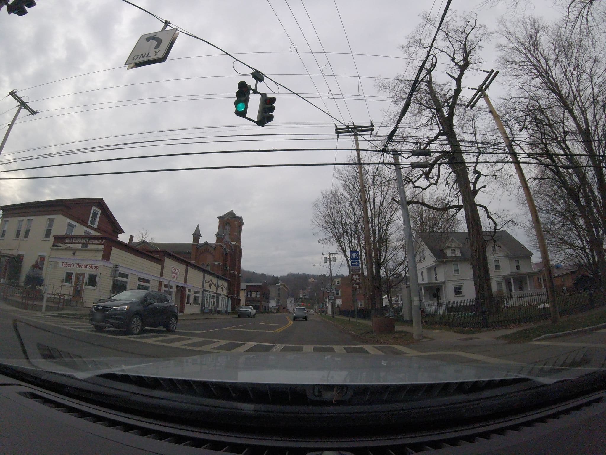 Street view near Lamplighter Inn, Watkins Glen — © zikzak5 (CC BY-SA · Mapillary)